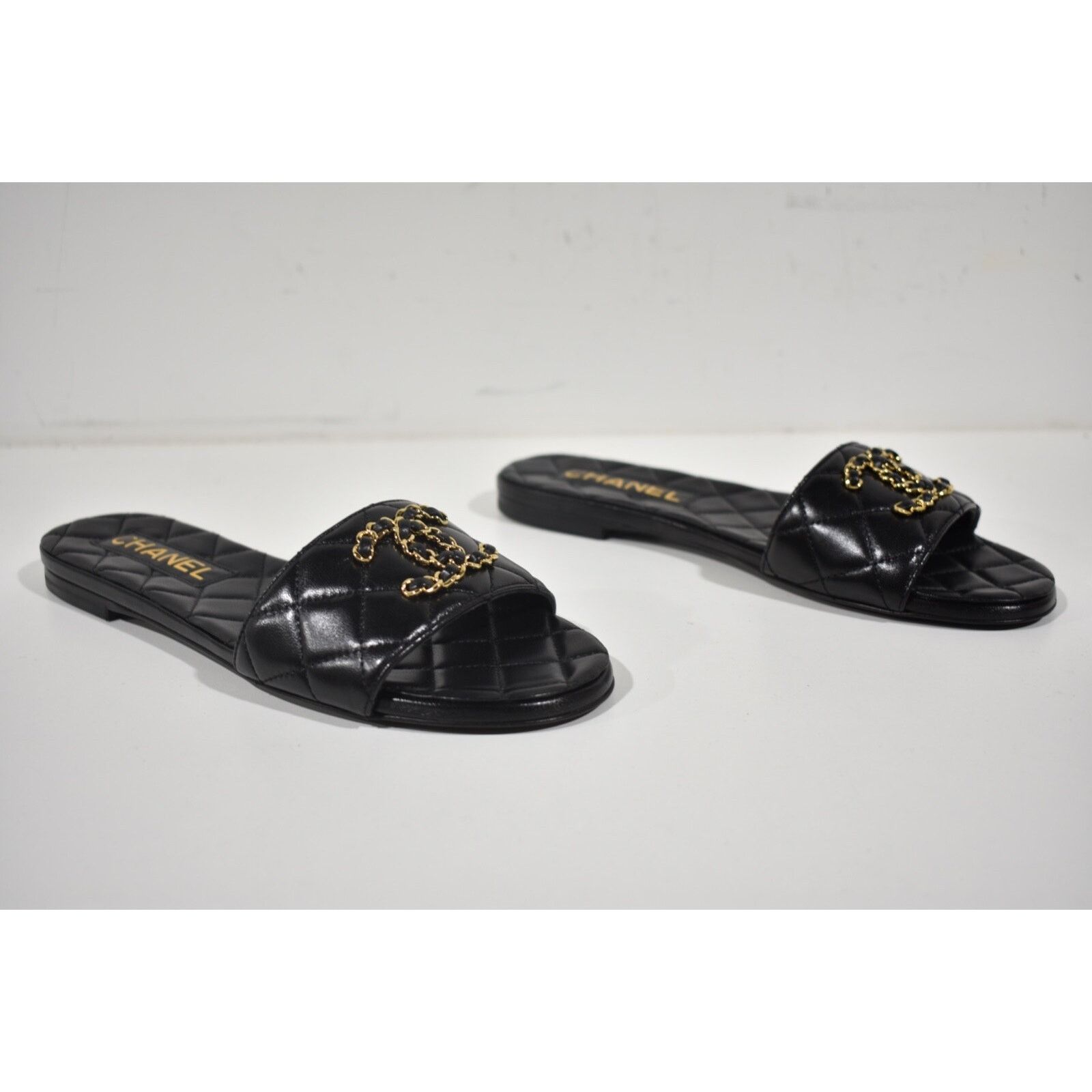 Chanel Chanel 23P Black Chain Gold CC Logo Quilted Mules Slide Size US 8.5 / IT 38.5 - 3 Thumbnail