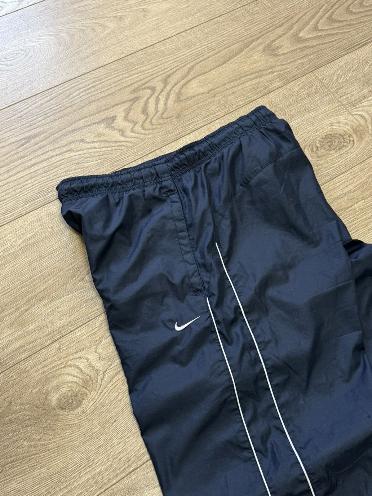Nike Vintage Nike nylon swoosh Y2K pants sweatpants size M Size US 32 / EU 48 - 8 Thumbnail