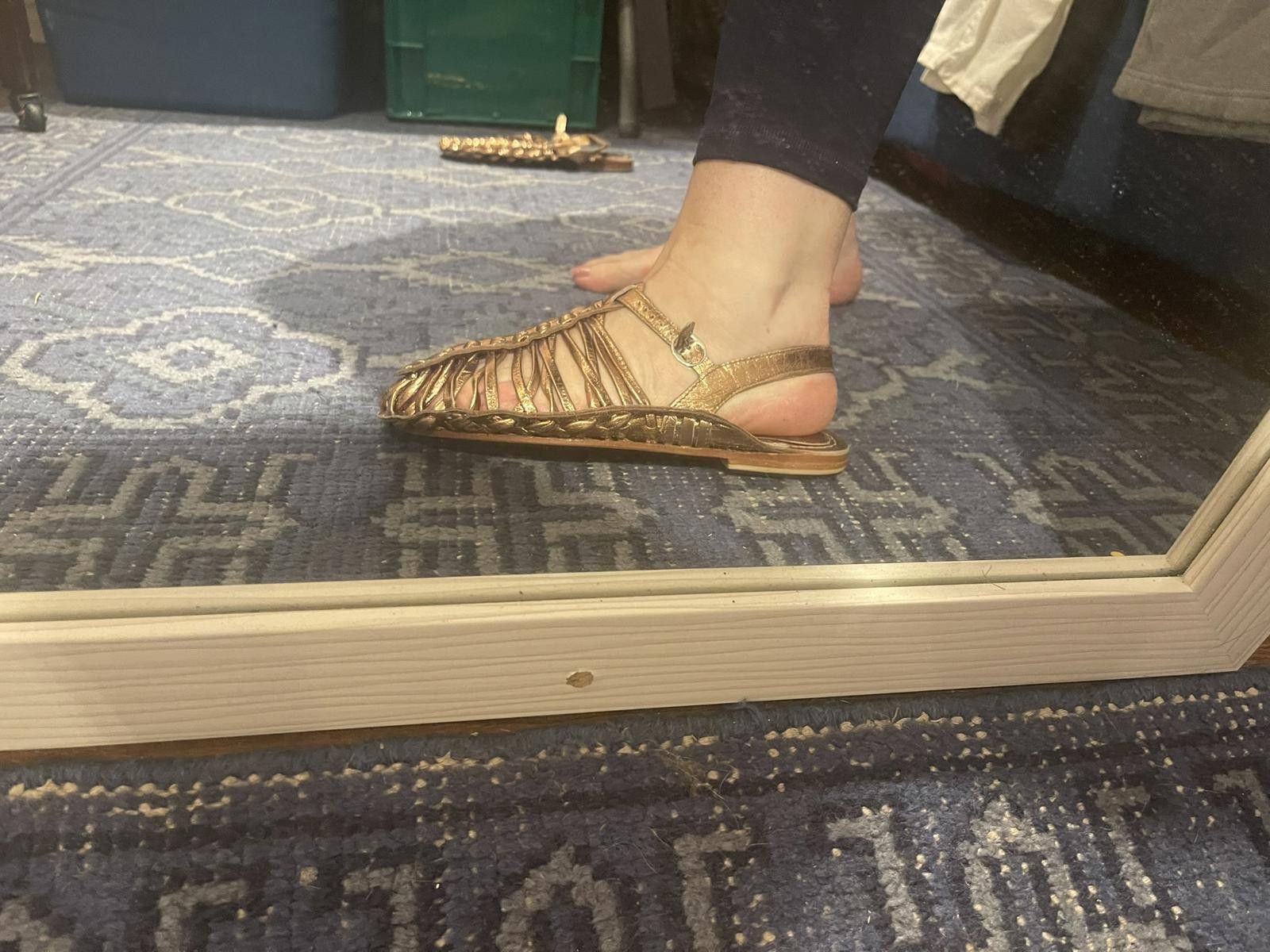 Designer Laceys Gold Gladiator Sandles Size US 8 / IT 38 - 1 Thumbnail