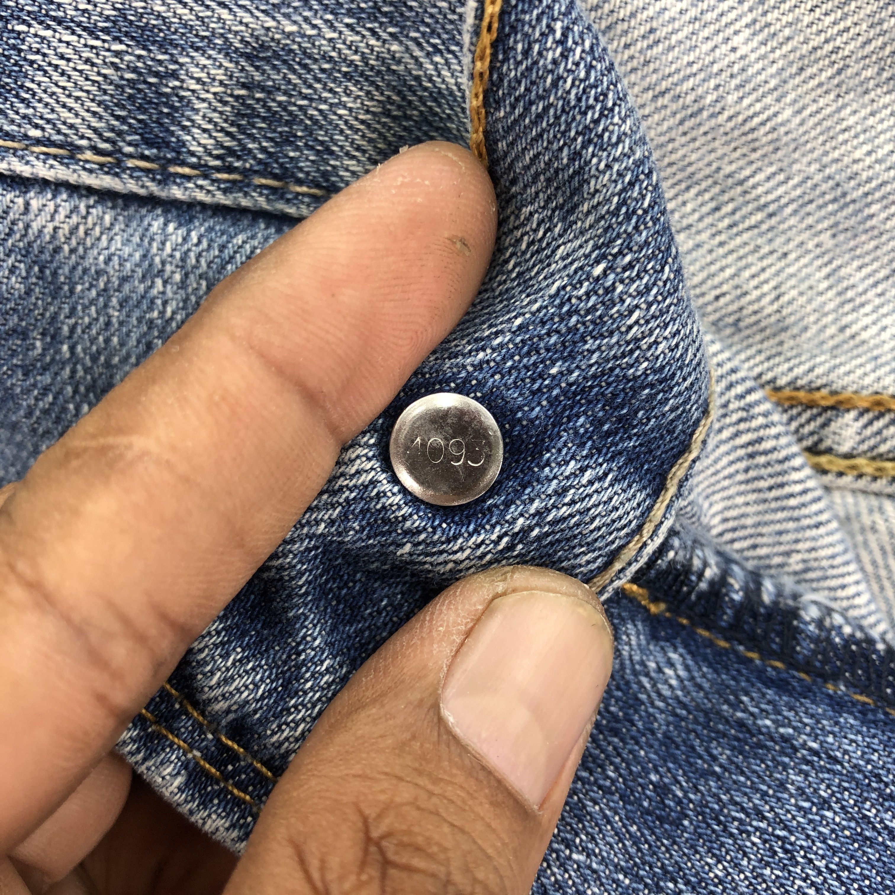 Levi's Vintage Levis 569 Faded Baggy Jeans Light Wash Levi's Denim Size US 42 / EU 58 - 7 Thumbnail
