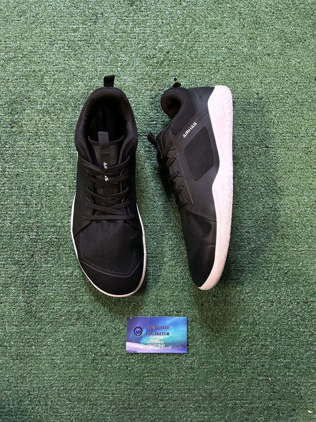 Other Airhas black and white size 10men/11.5women Size US 10 / EU 43 - 1 Thumbnail