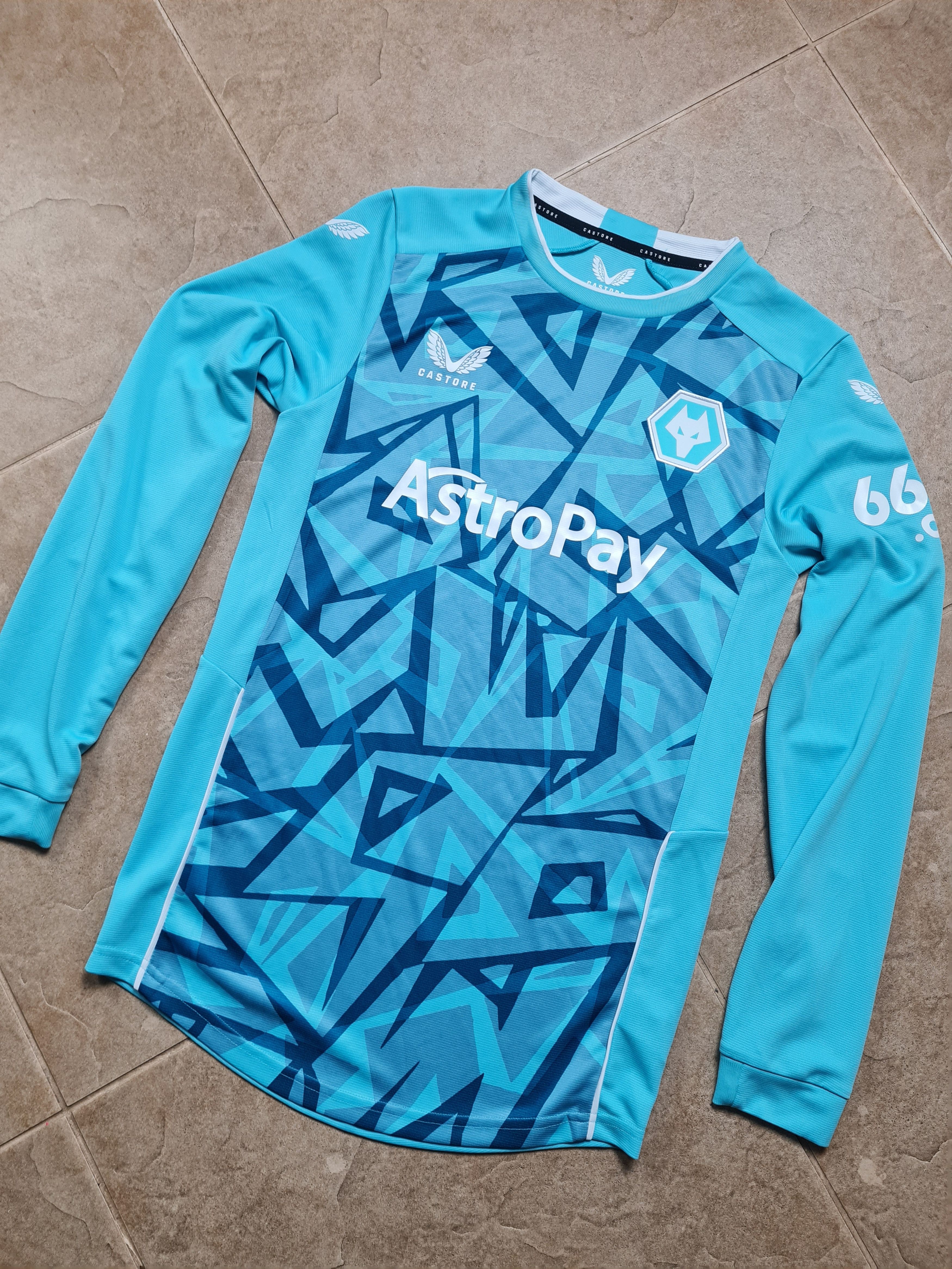 Castore Jersey Wolverhampton Wanderers Long Sleeve 2023/24 Shirt XS Size US XS / EU 42 / 0 - 7 Thumbnail