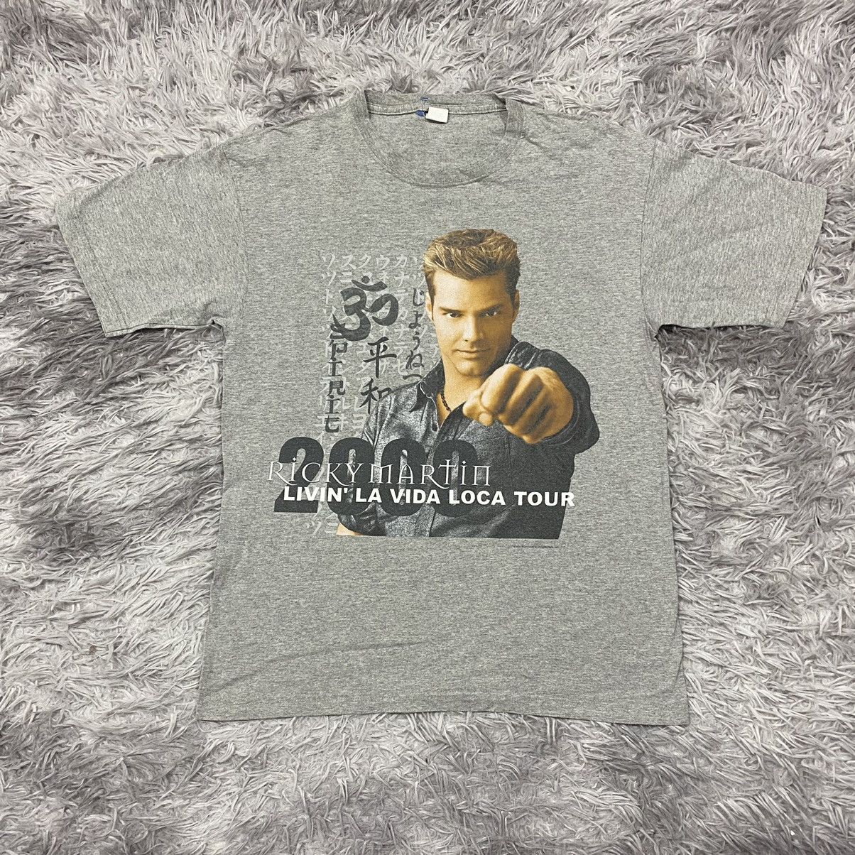 image of Rap Tees x Tour Tee Vintage Ricky Martin Livin’ La Vida Loca Tour Pop Band Y2K in Grey (Size Medium