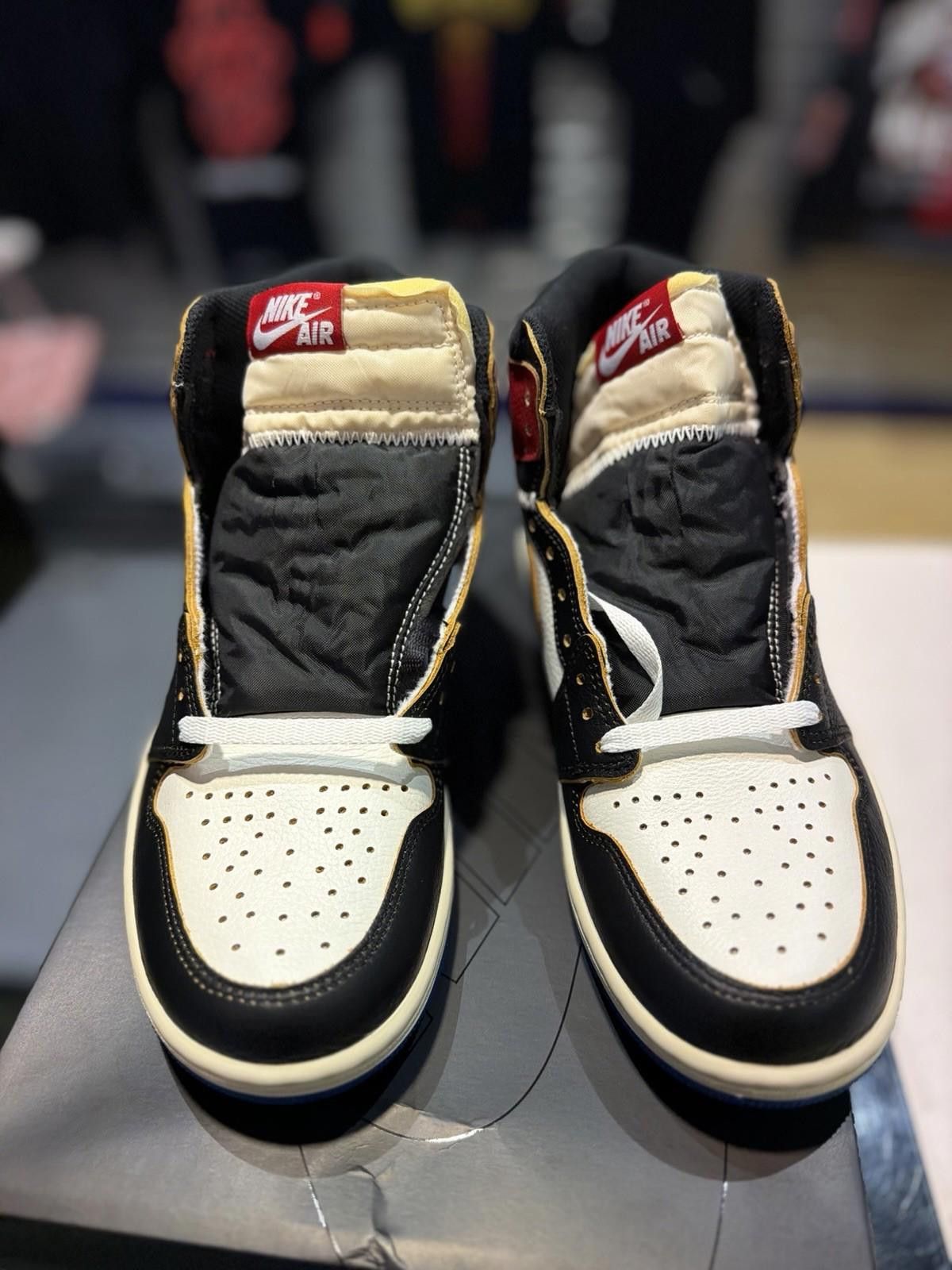Jordan Brand Air Jordan 1 x Union x Fragment Black and Varsity Red (8.5) Size US 8.5 / EU 41-42 - 9 Thumbnail