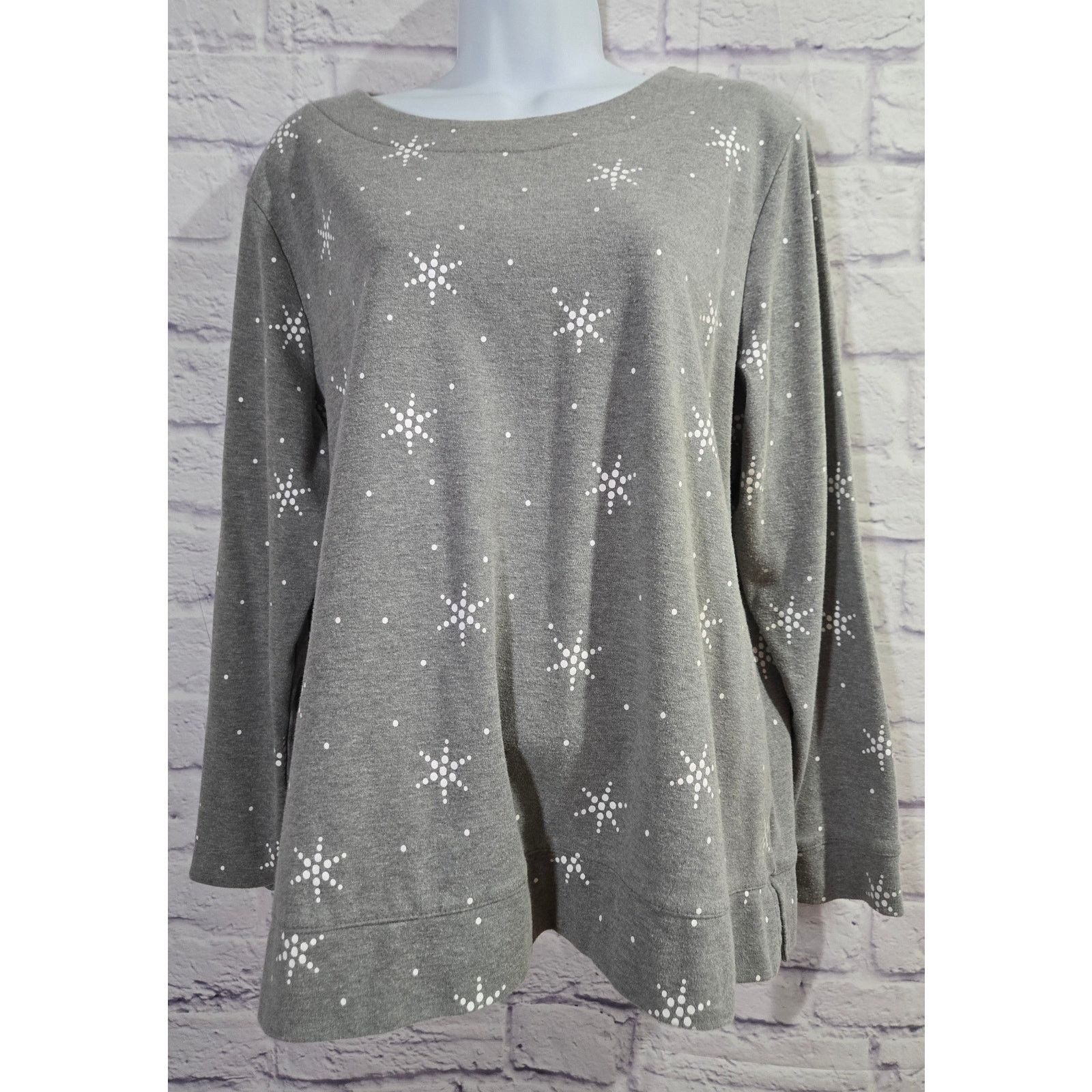 Other Croft & Barrow Gray White Snowflakes Long Sleeve Top XL Size XL / US 12-14 / IT 48-50 - 1 Thumbnail