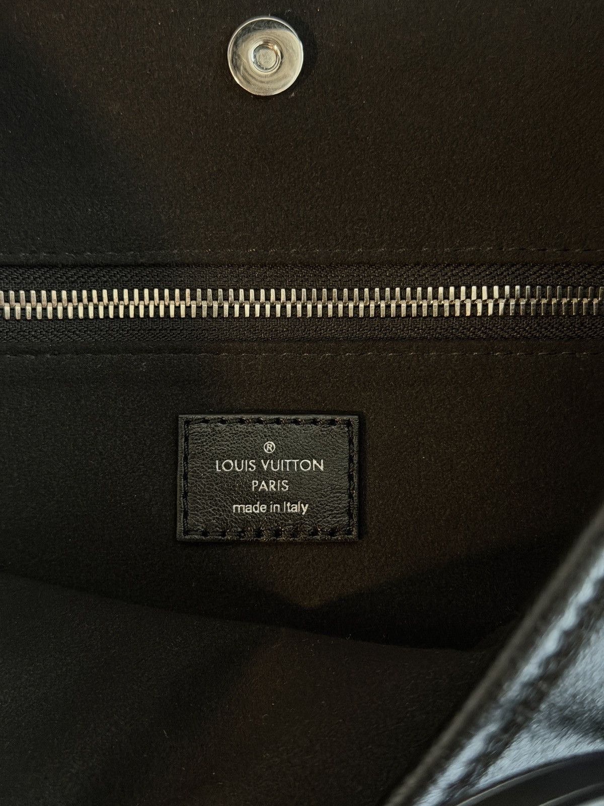 Louis Vuitton Louis Vuitton Carry All Vibe MM Black Shoulder Bag Size ONE SIZE - 7 Thumbnail