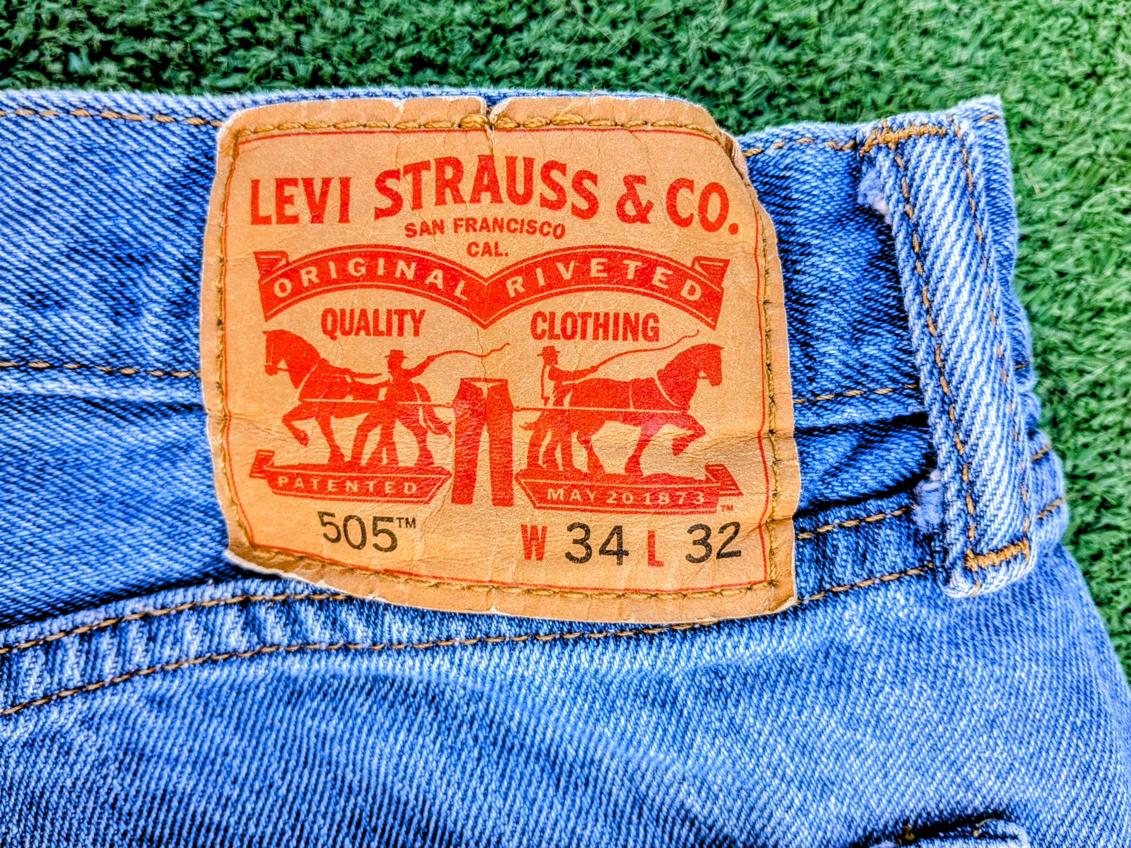 Levi's Levi Strauss 505 Regular-Fit Straight Leg Jeans Sz 34x32 EUC Size US 34 / EU 50 - 9 Thumbnail