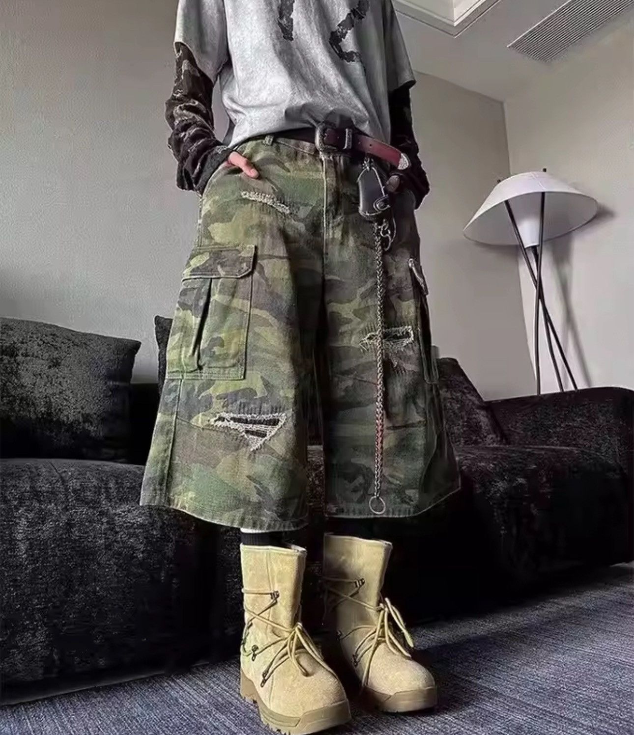 Japanese Brand Camouflage Cargo Shorts – Distressed with Utility Pockets Size US 32 / EU 48 - 5 Thumbnail