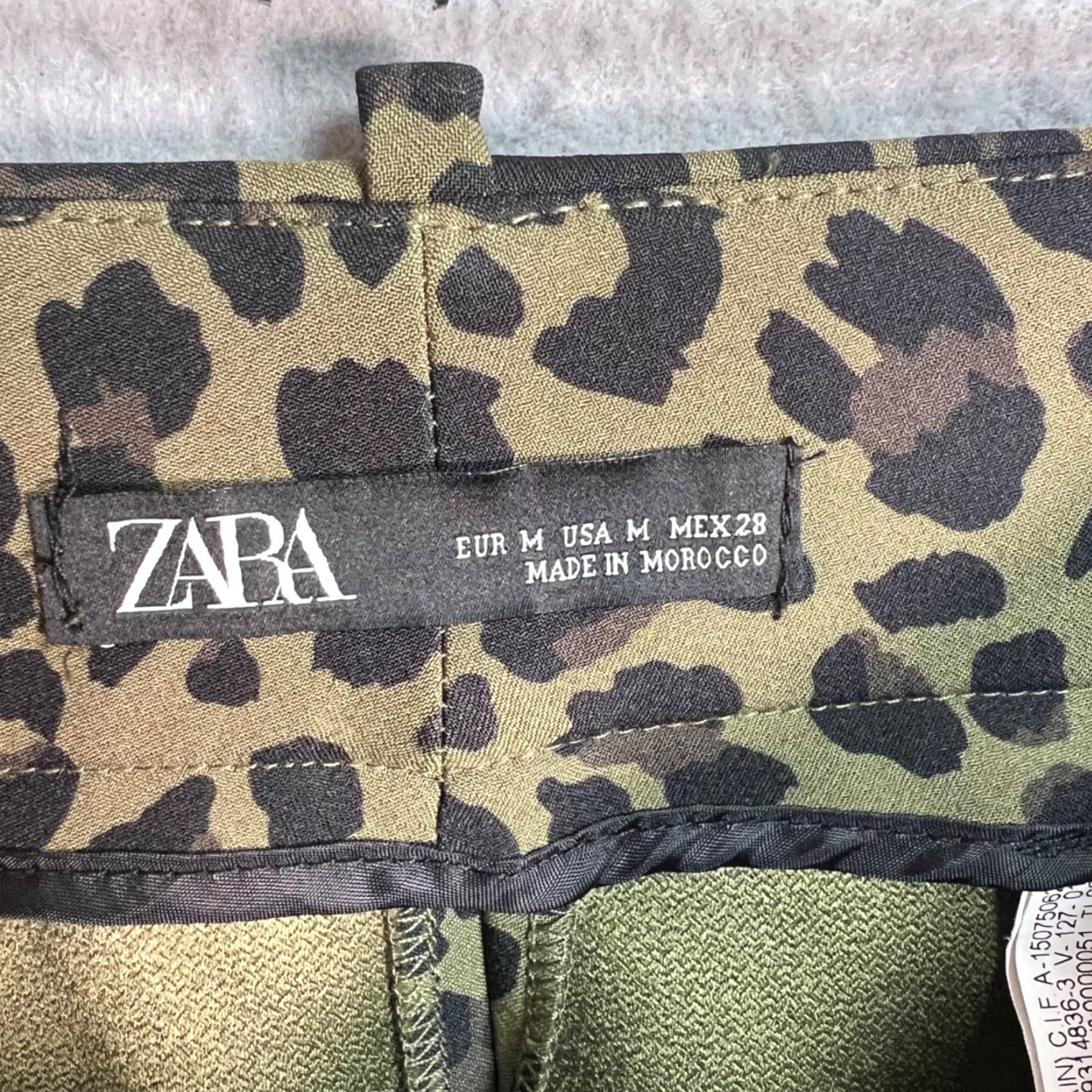 Zara Zara Womens Bermuda Shorts Leopard Print High-Waisted Medium Green Adult Womens Regular Polyester Elastane Blend- 4.5 In Inseam Size 32" / US 10 / IT 46 - 3 Thumbnail