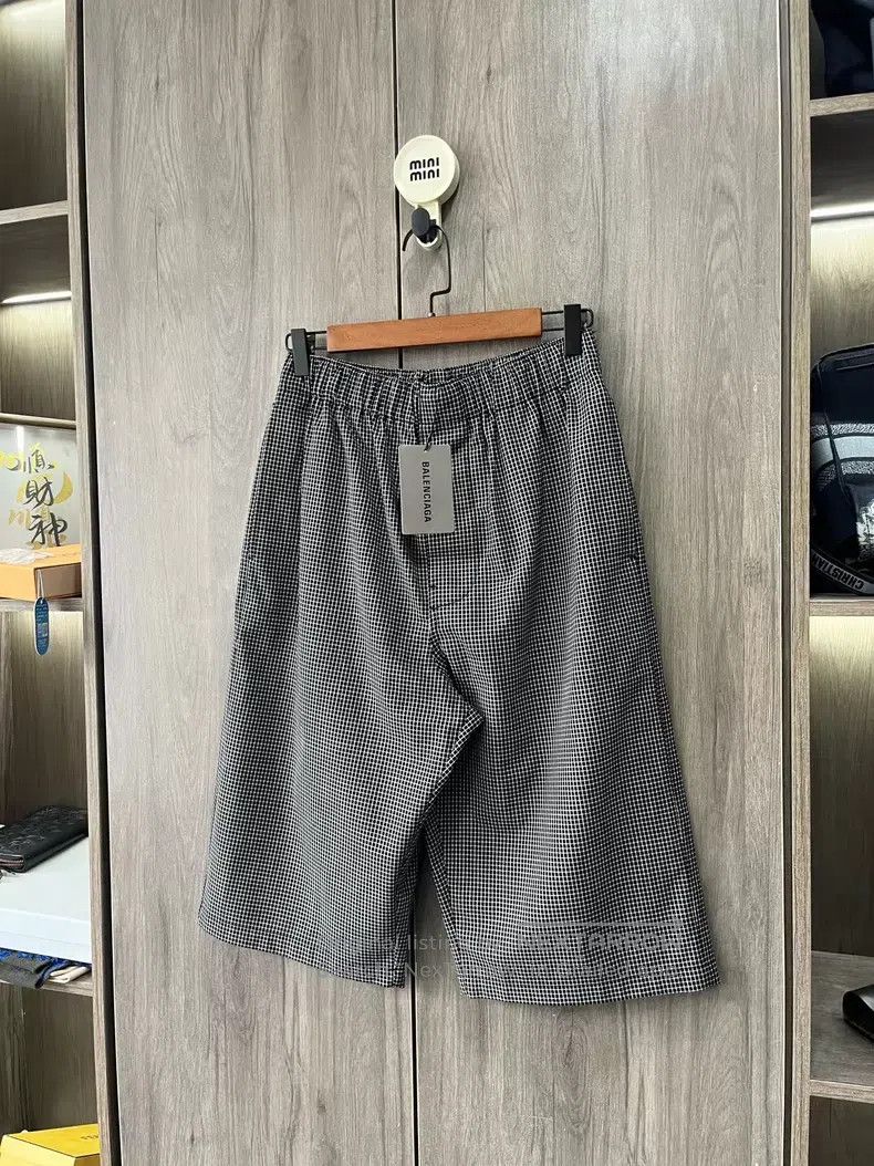 Balenciaga Balenciaga Back Pocket Embroidered Wool Casual Shorts Size US 28 / EU 44 - 4 Thumbnail
