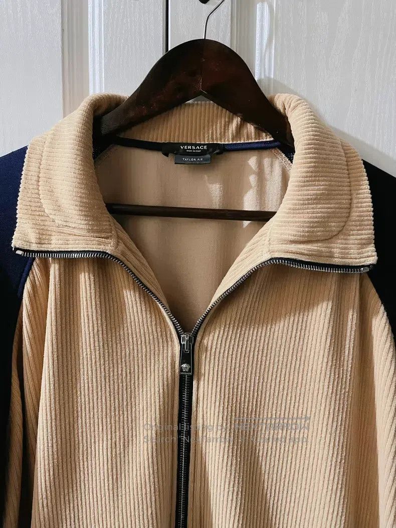 Versace Versace Main line FW22 color-blocking stand-up collar logo Size US XL / EU 56 / 4 - 3 Thumbnail