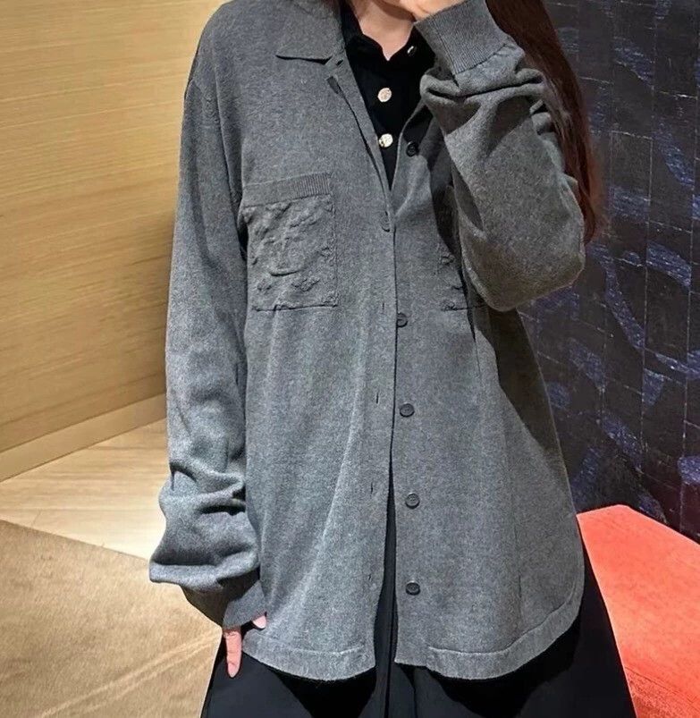 Louis Vuitton Louis Vuitton size 5l 24 dark grey pocket logo embossed cot Size US M / EU 48-50 / 2 - 8 Thumbnail