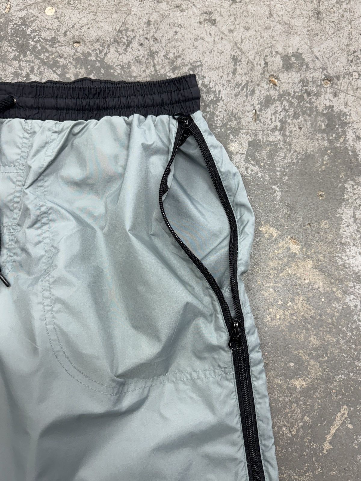 Nike Nike Vintage Zip Shorts Size US 31 - 3 Thumbnail