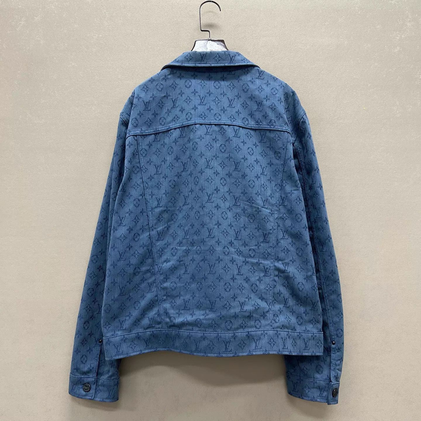 Louis Vuitton Louis Vuitton 99 new blue printed denim jacket size 54 Size US L / EU 52-54 / 3 - 2 Thumbnail