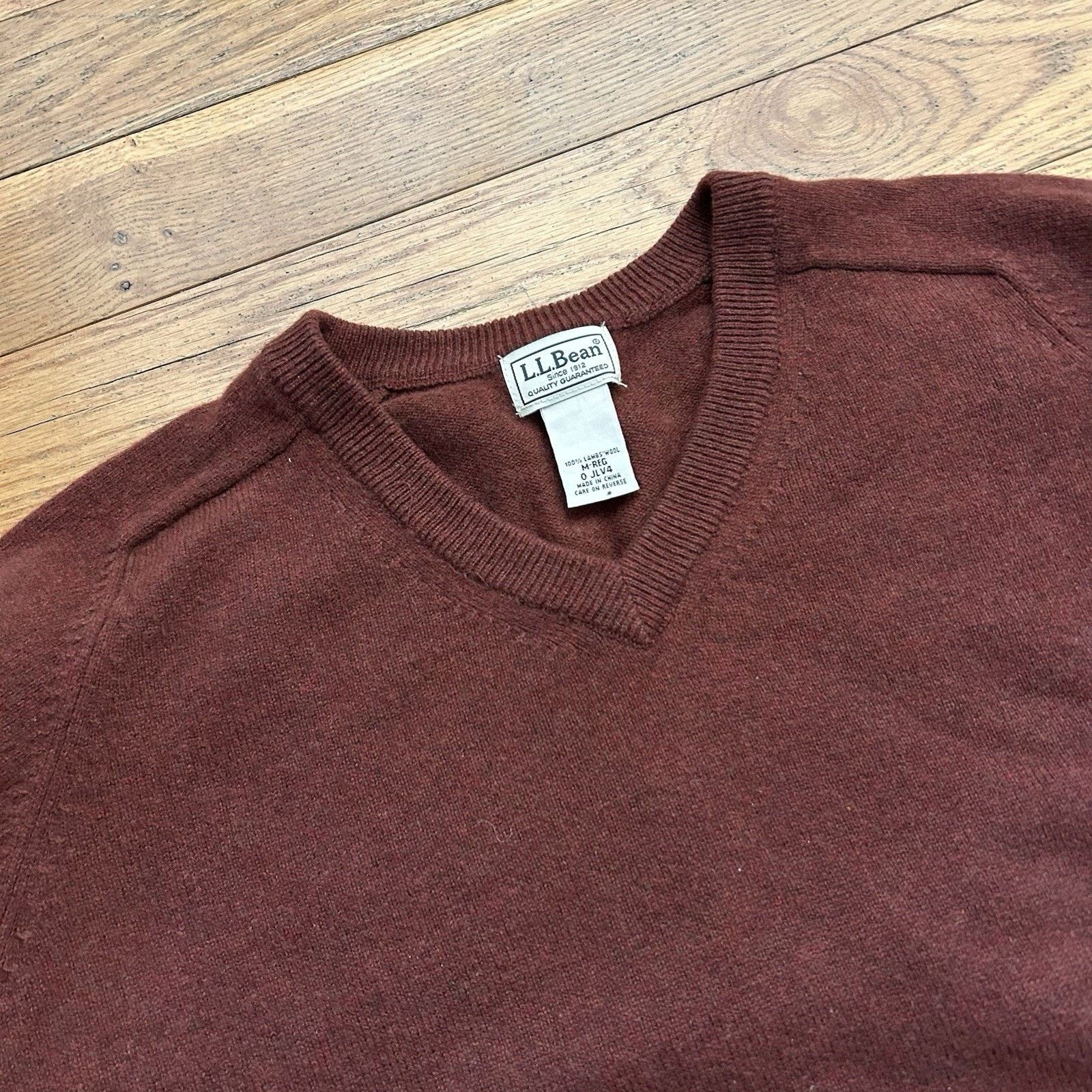 L.L. Bean Ll Bean 100% Lambs Wool Knit V Neck Sweater Medium Size US M / EU 48-50 / 2 - 2 Thumbnail
