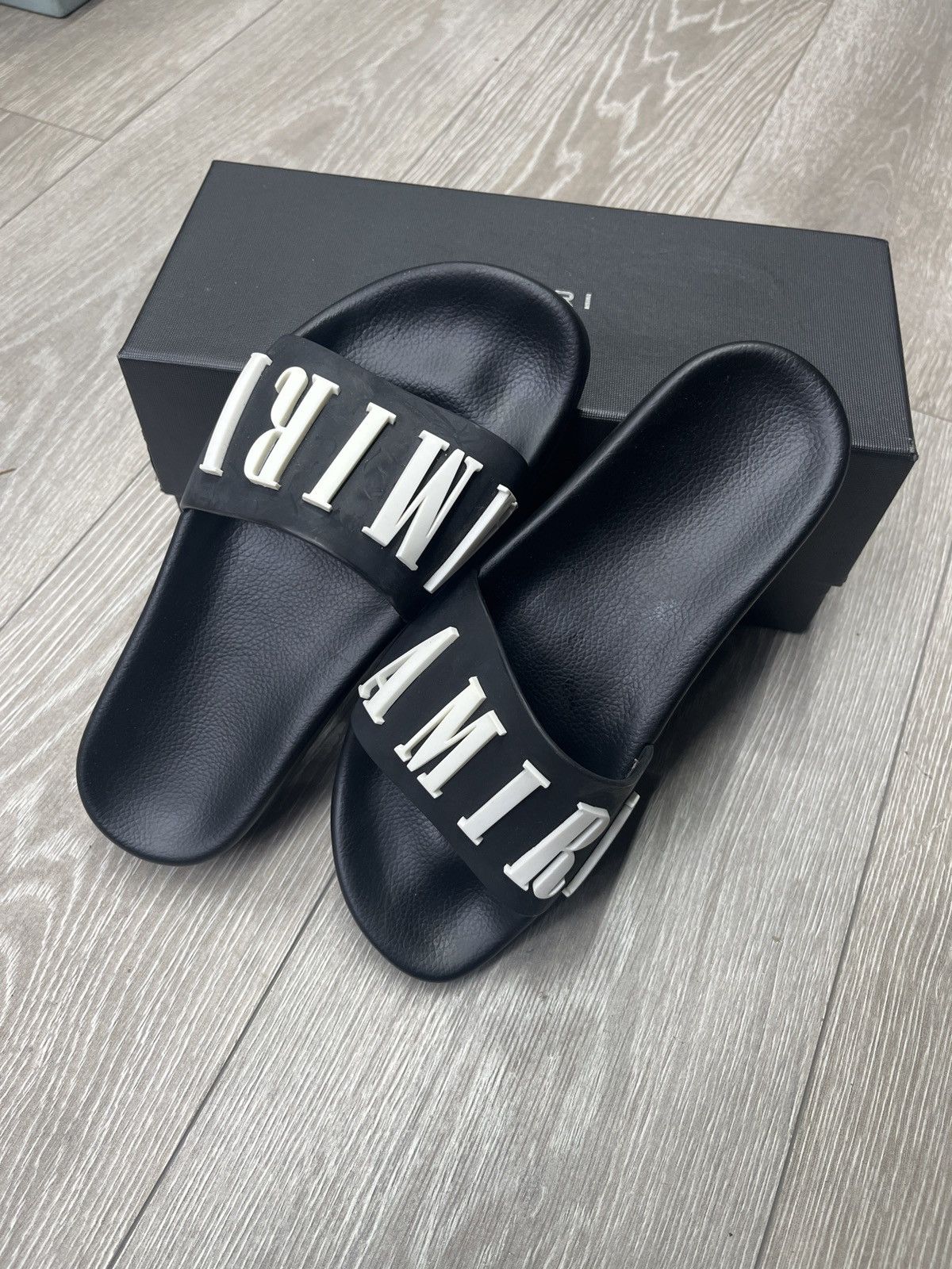 Amiri Amiri Logo Pool Slides Size US 6 / EU 39 - 1 Thumbnail