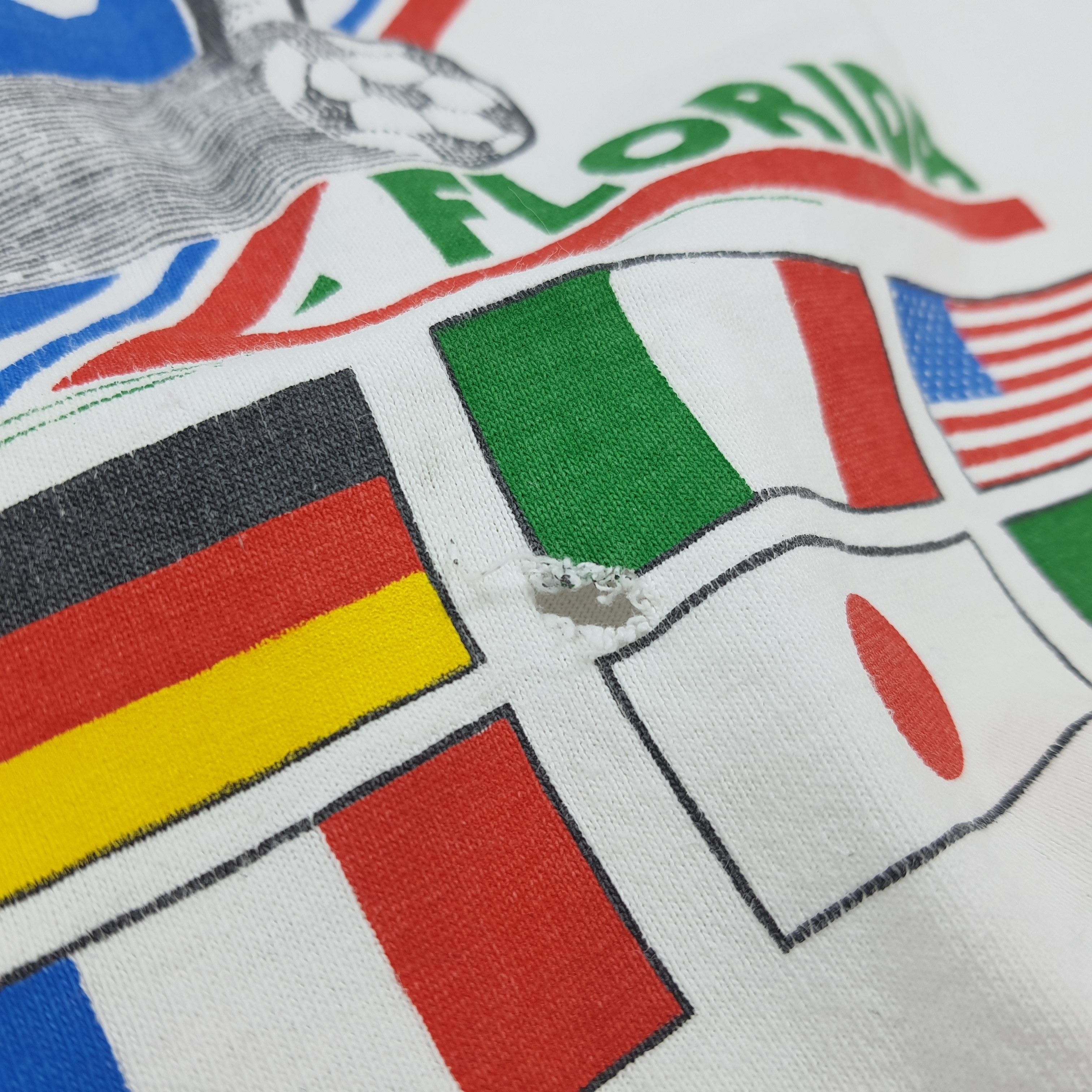 Vintage Vintage 90s World Soccer Orland Tournament Tshirt C299N43 Size US L / EU 52-54 / 3 - 8 Thumbnail