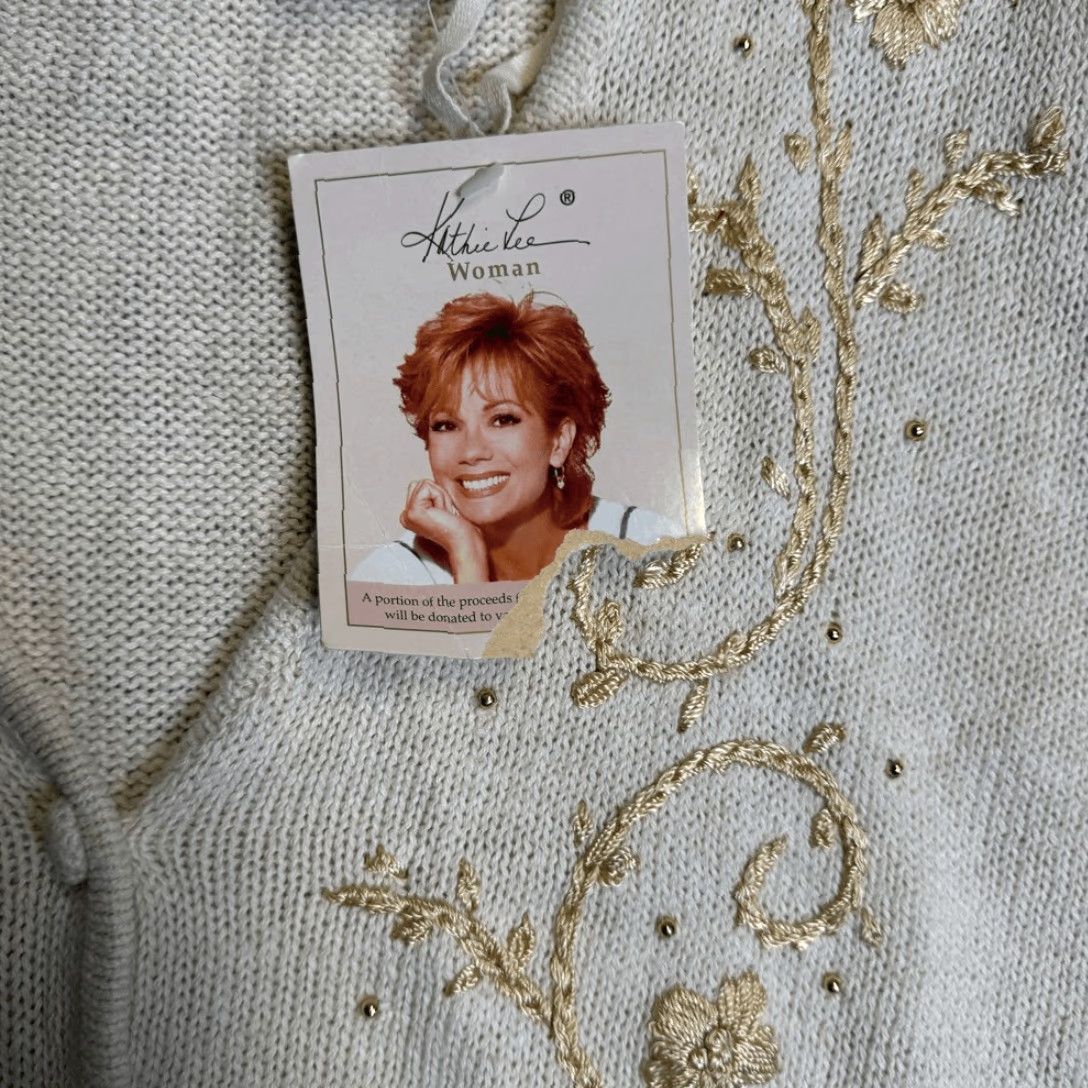 Lee VINTAGE Kathie Lee Women Plus 22/24W Embroidered Knit Cardigan Vest Sleeveless Tan Knit Sweater Ladies / Girls? Size 3XL / US 20-22 - 5 Thumbnail