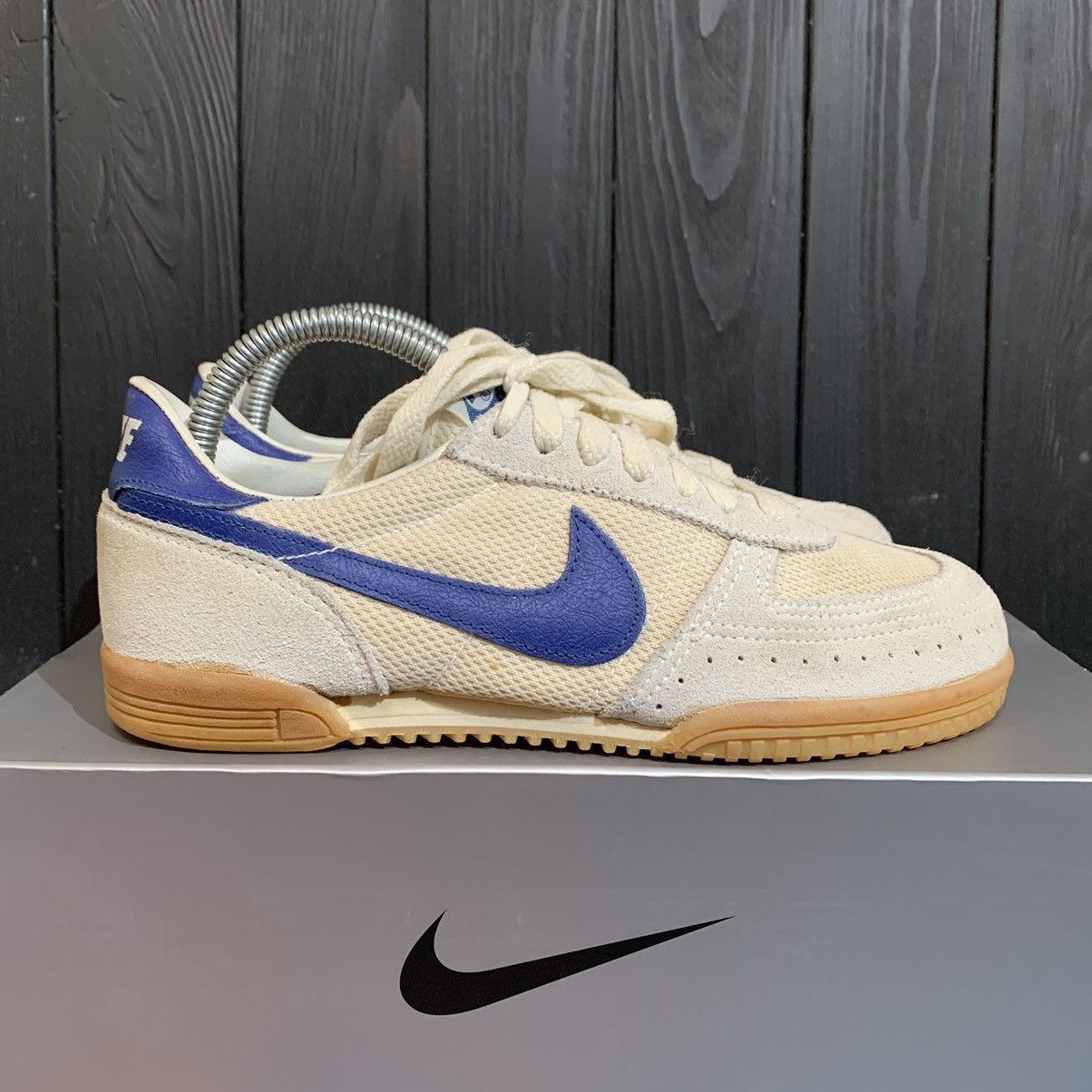 image of 1985 Nike Focus Ace Size 6 Shoes in White, Men's