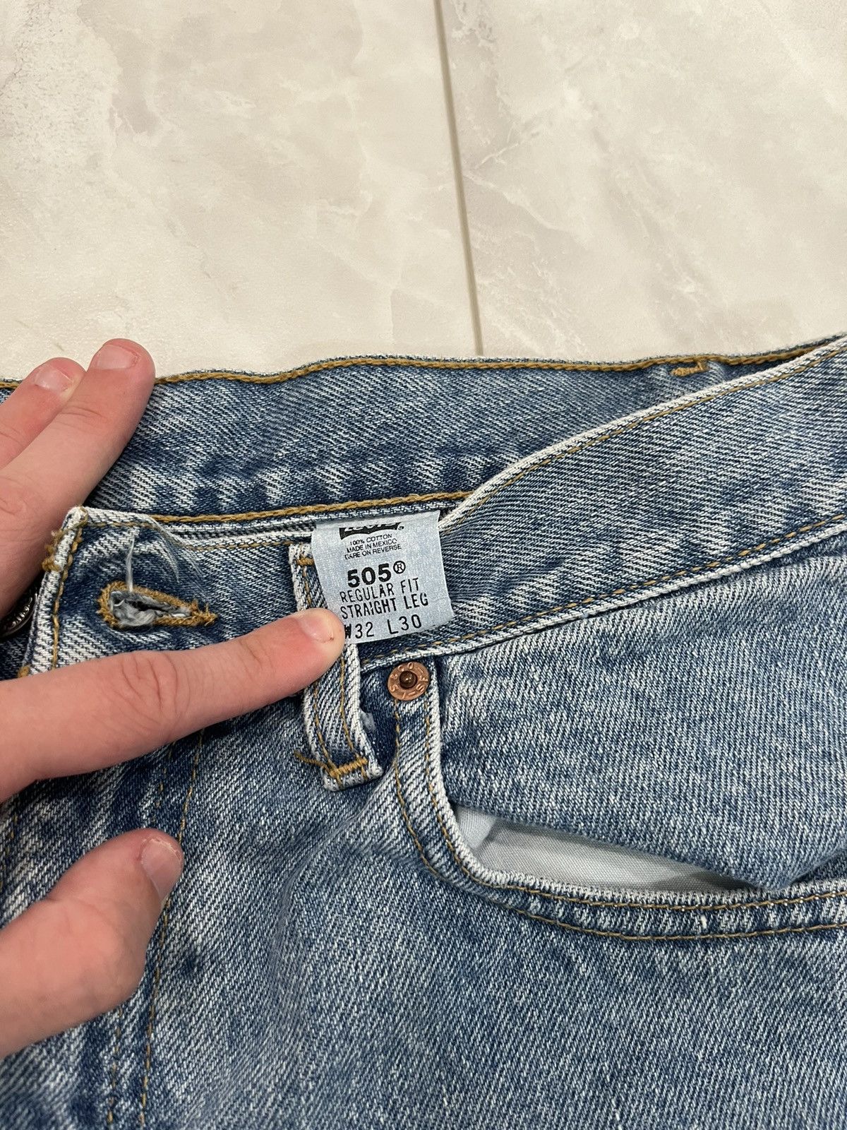 Levi's × Vintage Vintage Levi's 505 made in USA regular fit medium wash denim Size US 32 / EU 48 - 4 Thumbnail