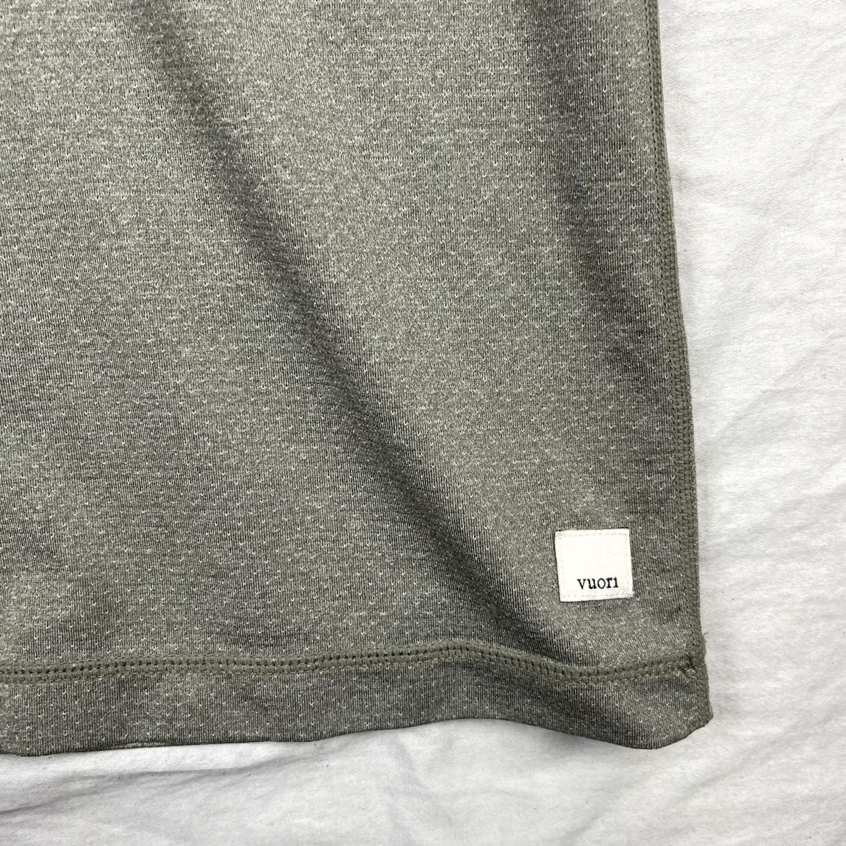Vuori Vuori Shirt Mens Large Gray Heather Performance Pocket Tee Athletic Gym Stretch Size US L / EU 52-54 / 3 - 2 Thumbnail