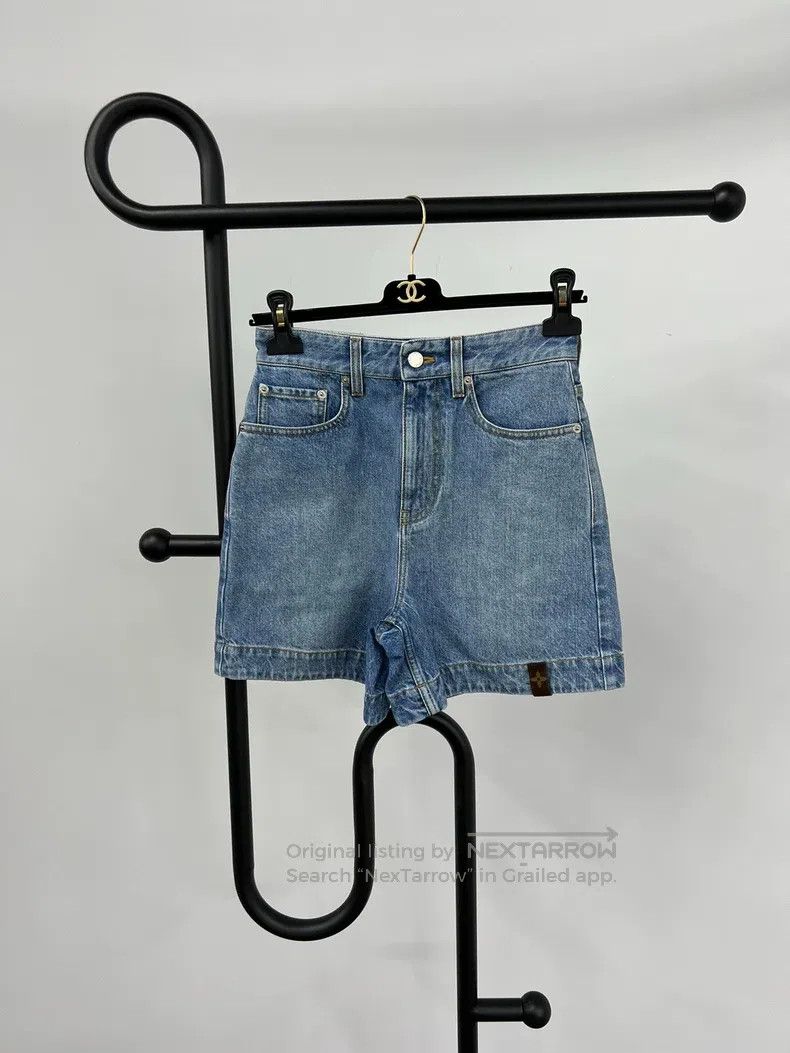 Louis Vuitton Louis Vuitton High-waisted denim shorts Size 33" - 1 Thumbnail