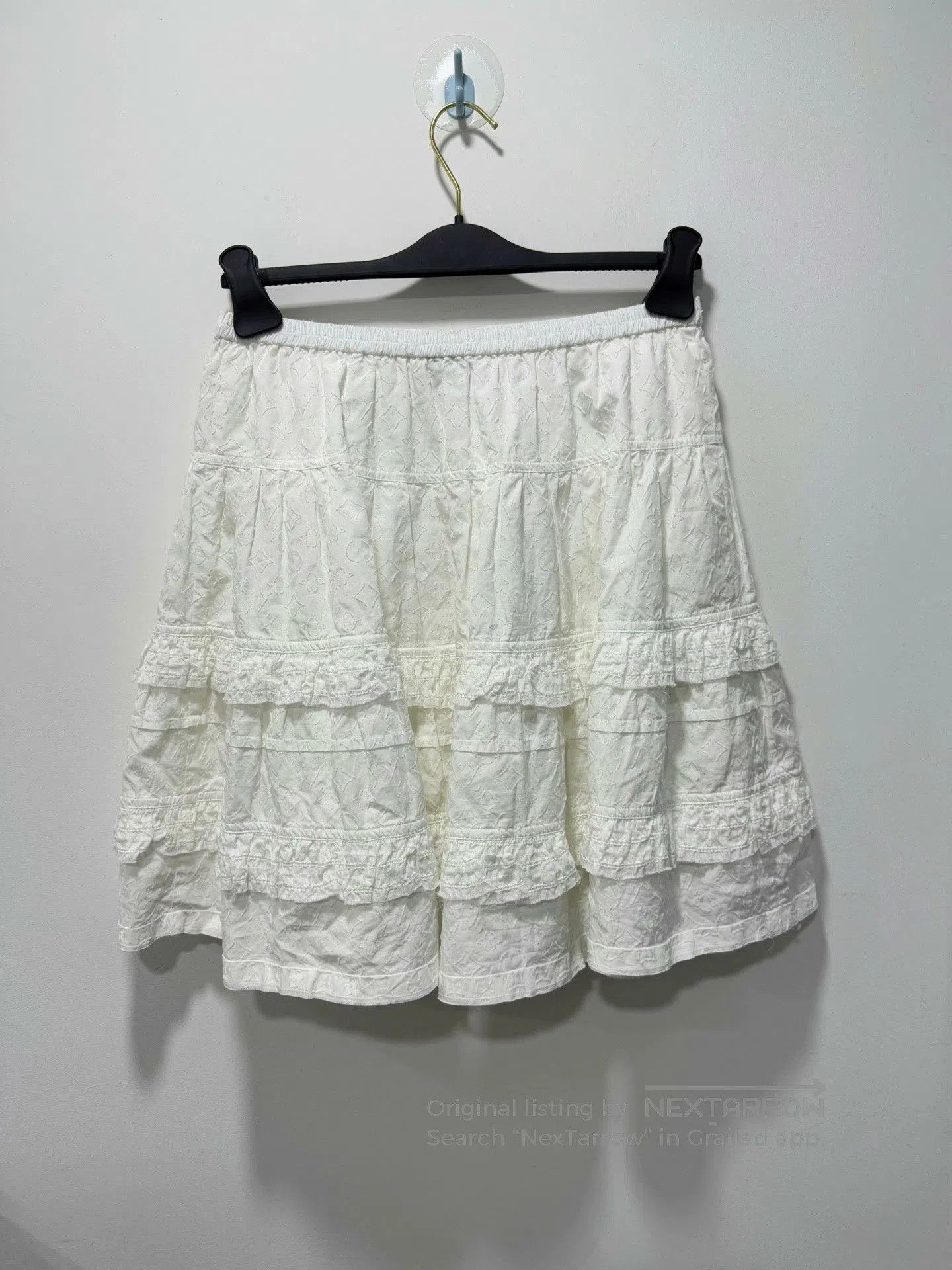 Louis Vuitton Louis Vuitton White Pleated Pattern Skirt. Size 33" - 2 Thumbnail
