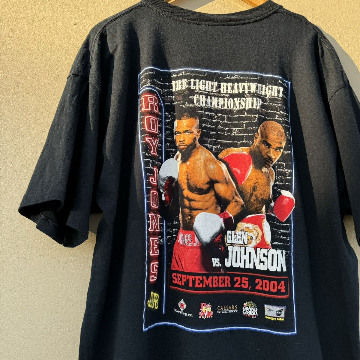 image of Vintage Roy Jones Vs Glen Johnson 2004 Tee in Black, Men's (Size XL)