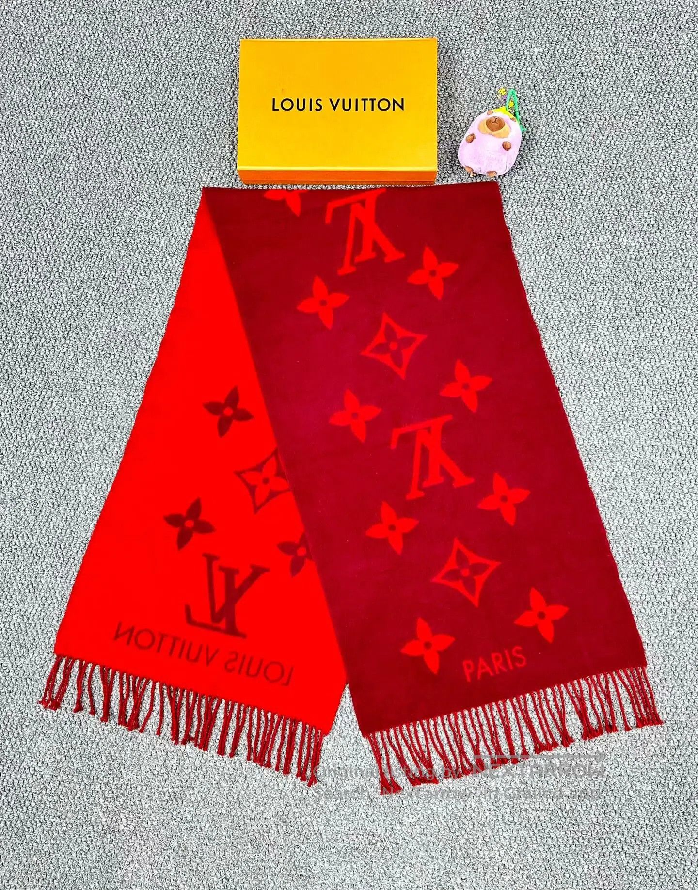 Louis Vuitton Louis Vuitton Red All-over Logo Double-sided Cashmere Scar Size ONE SIZE - 1 Thumbnail