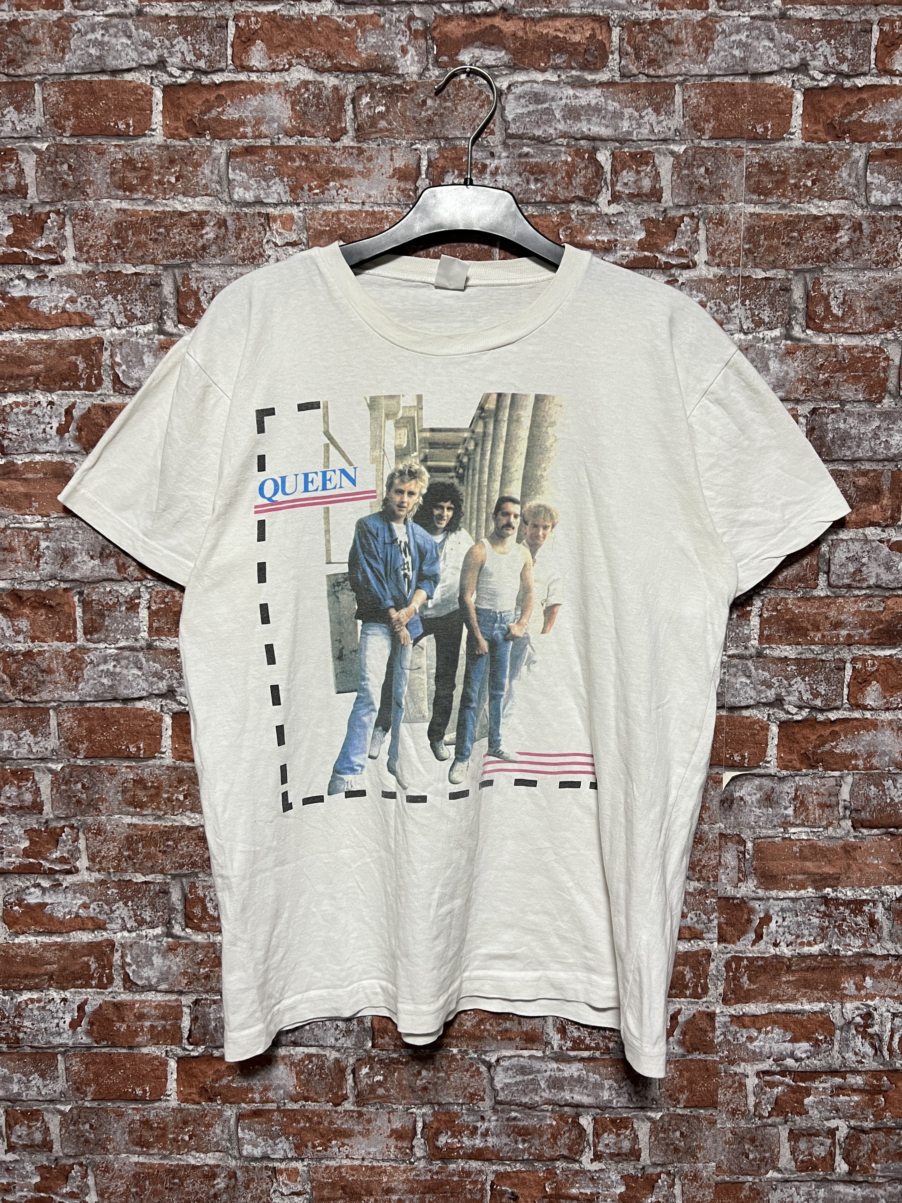 Band Tees Vintage 80s Queen Rare Rock Band T-shirt Size US L / EU 52-54 / 3 - 1 Thumbnail