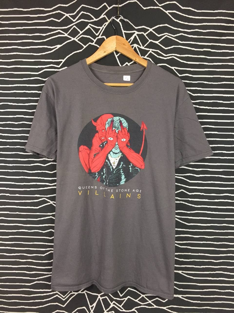 Band Tees Queens Of The Stone Age Villains Tour 2018 Tee Size US XL / EU 56 / 4 - 1 Thumbnail
