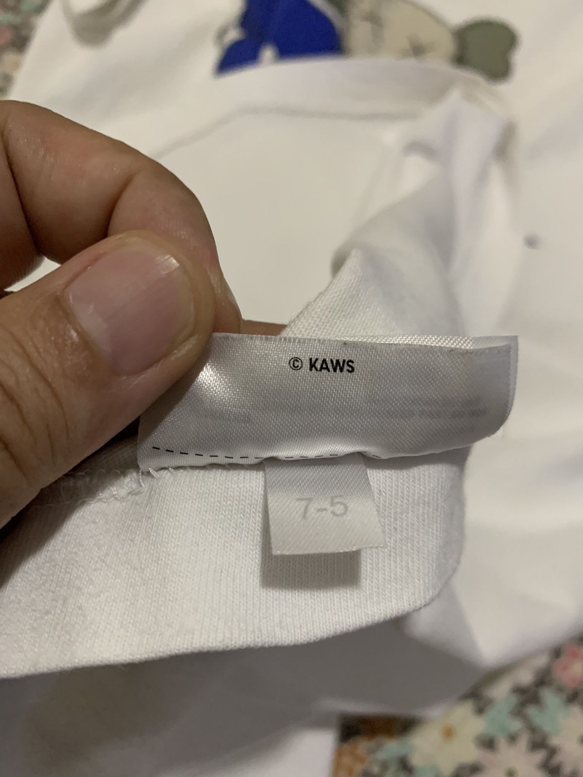 Uniqlo Uniqlo Kaws Tee Size US XL / EU 56 / 4 - 14 Thumbnail