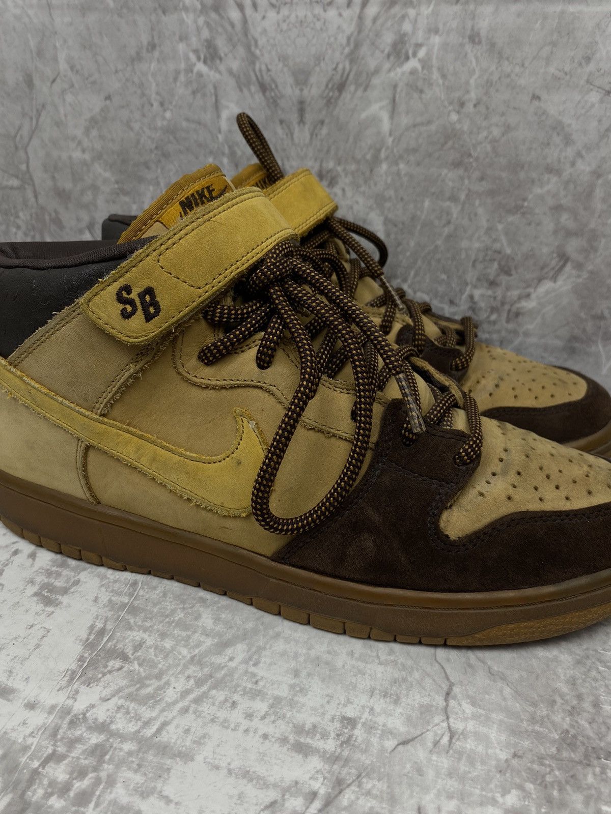 Nike Nike SB Dunk Mid Wheat Bronze 2006 Size US 9 / EU 42 - 2 Thumbnail
