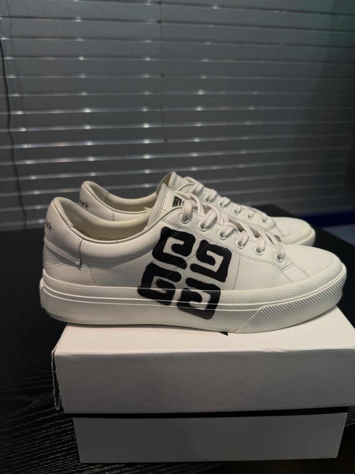 Givenchy Givenchy Low Top White Men’s Sneakers 41EU/8US Leather $595 Size US 8 / EU 41 - 1 Thumbnail