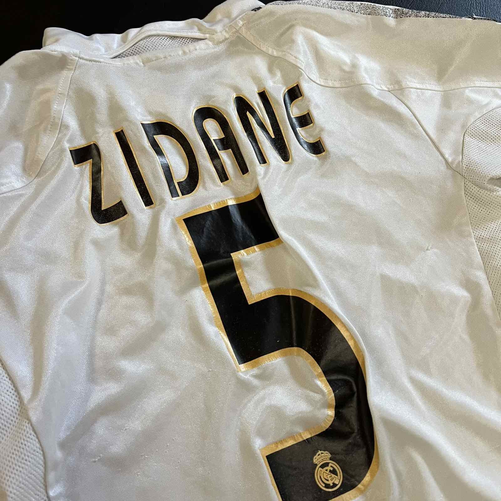 Adidas Vintage Zidane Adidas Real Madrid soccer jersey 2004 Sz S Size US S / EU 44-46 / 1 - 6 Thumbnail