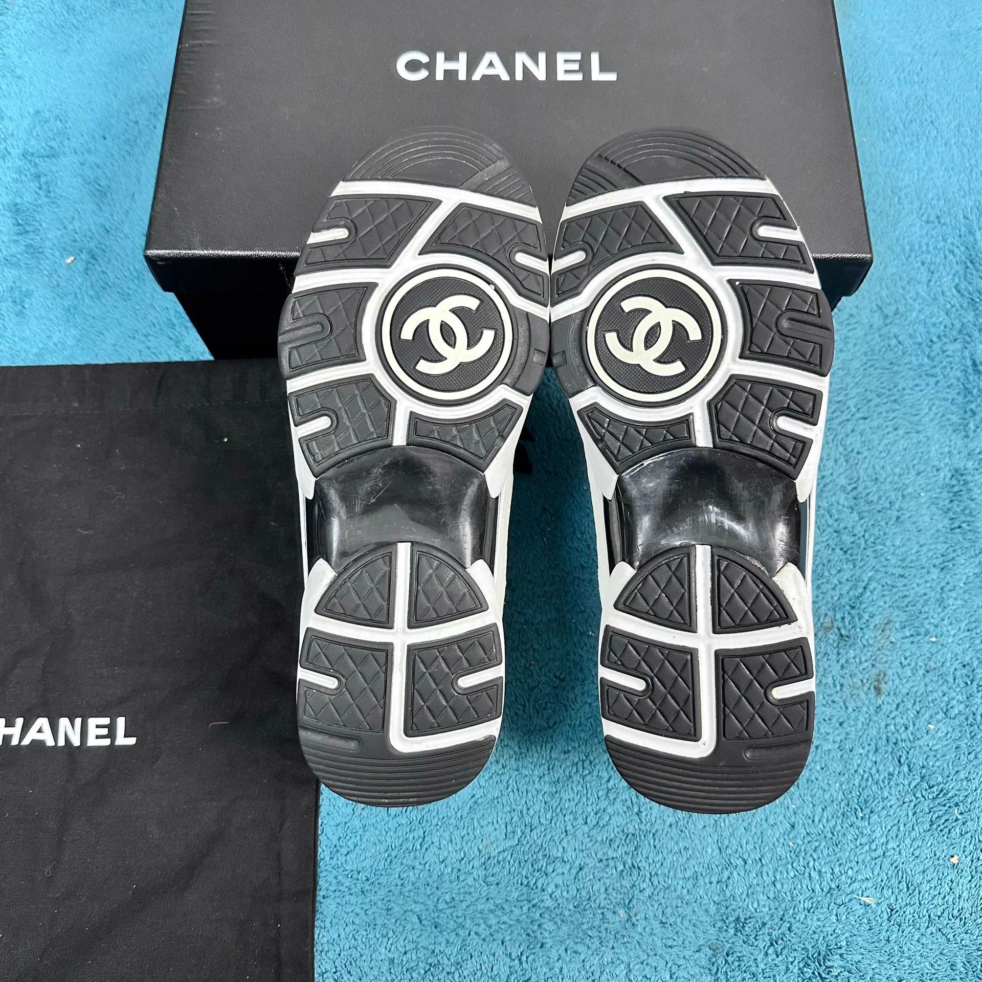 Chanel Chanel Off-White Black Trainer EU 38 Size US 7 / IT 37 - 5 Thumbnail