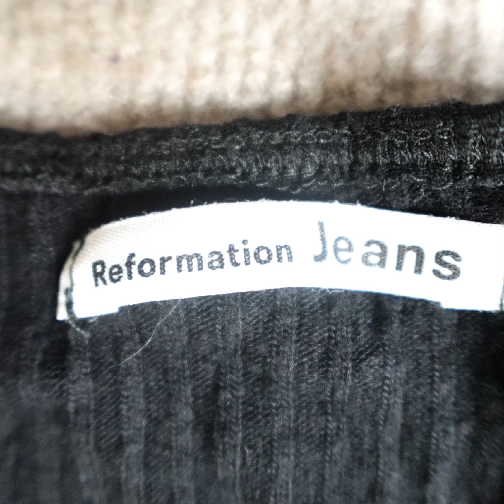 Reformation Reformation Top Blouse Short Sleeve Black Lyocell Knit Square Neck Womens Small Regular Fits Basic Casual Fall Spring Summer Size S / US 4 / IT 40 - 3 Thumbnail