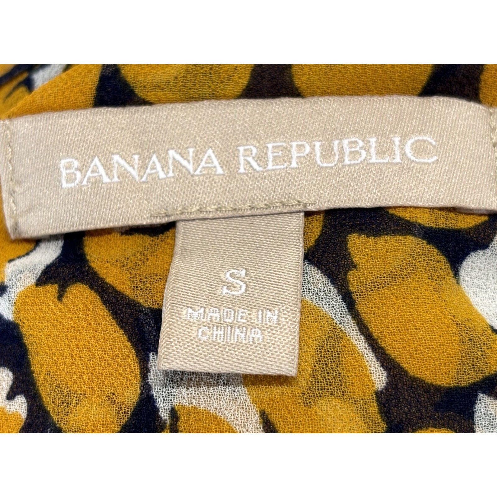 Banana Republic Banana Republic Semi Sheer Lemon blouse Shirt Sz Small Women’s Button Up Size S / US 4 / IT 40 - 7 Thumbnail