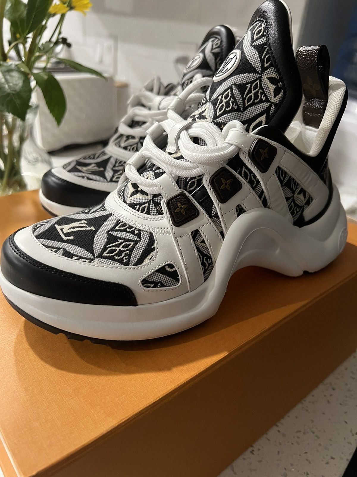 Louis Vuitton Lv Sneakers archlight Trainers Size US 7 / IT 37 - 13 Thumbnail