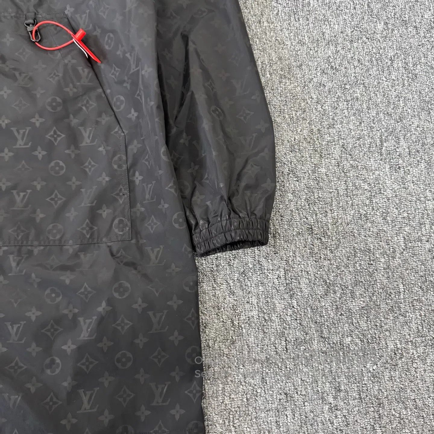 Louis Vuitton Louis Vuitton Zipper hood Dark pattern full print Medium-t Size US M / EU 48-50 / 2 - 5 Thumbnail