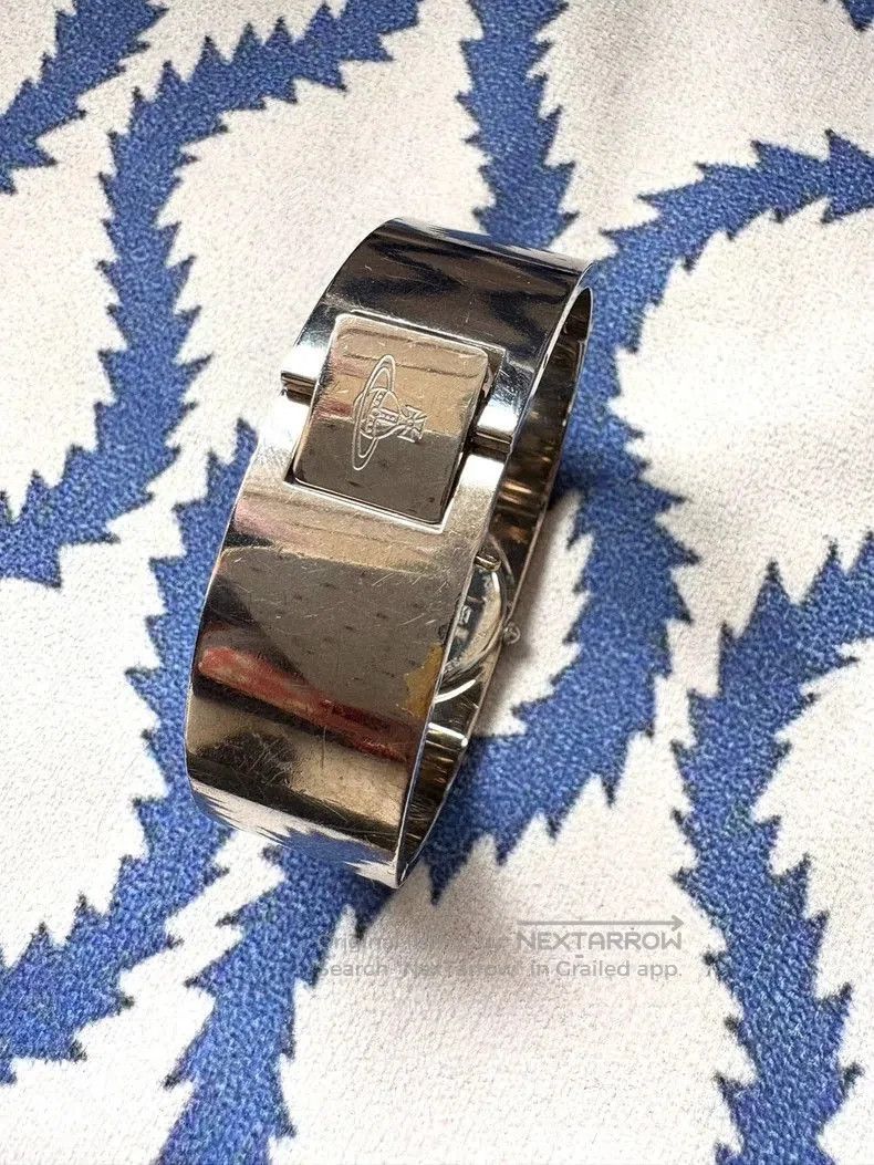 Vivienne Westwood Vivienne Westwood Pink Carved Watch . Size ONE SIZE - 2 Thumbnail