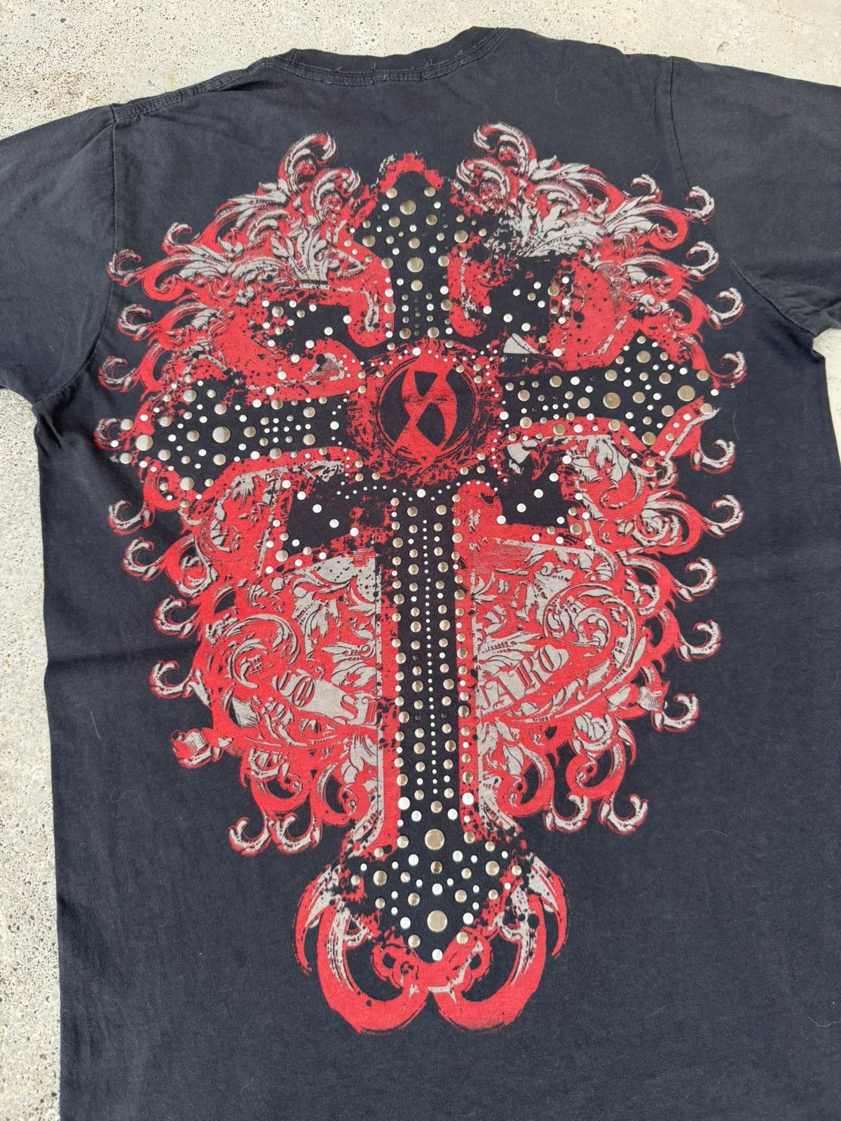 Affliction Distressed Sun Faded Sanctify Studded Cross Grunge T Shirt Size US S / EU 44-46 / 1 - 2 Thumbnail