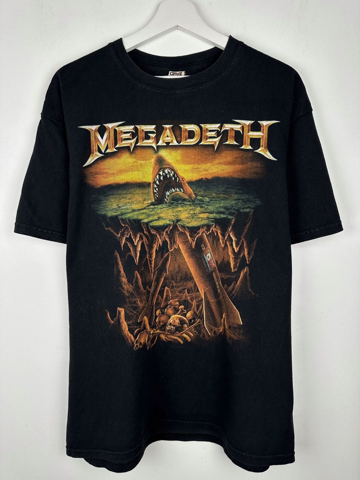 Band Tees Vintage Megadeth Warhead Shark Graphic Metal Rock TShirt Tee Size US XL / EU 56 / 4 - 1 Thumbnail