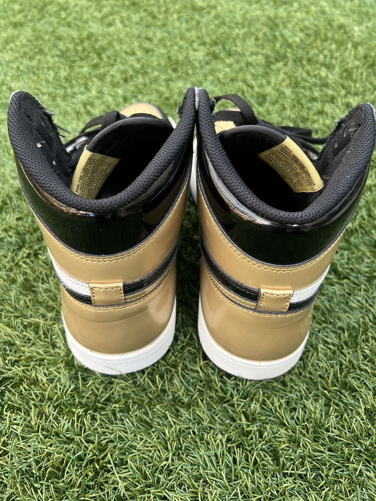 Jordan Brand Jordan 1 Patent Gold Toe Size US 10.5 / EU 43-44 - 6 Thumbnail