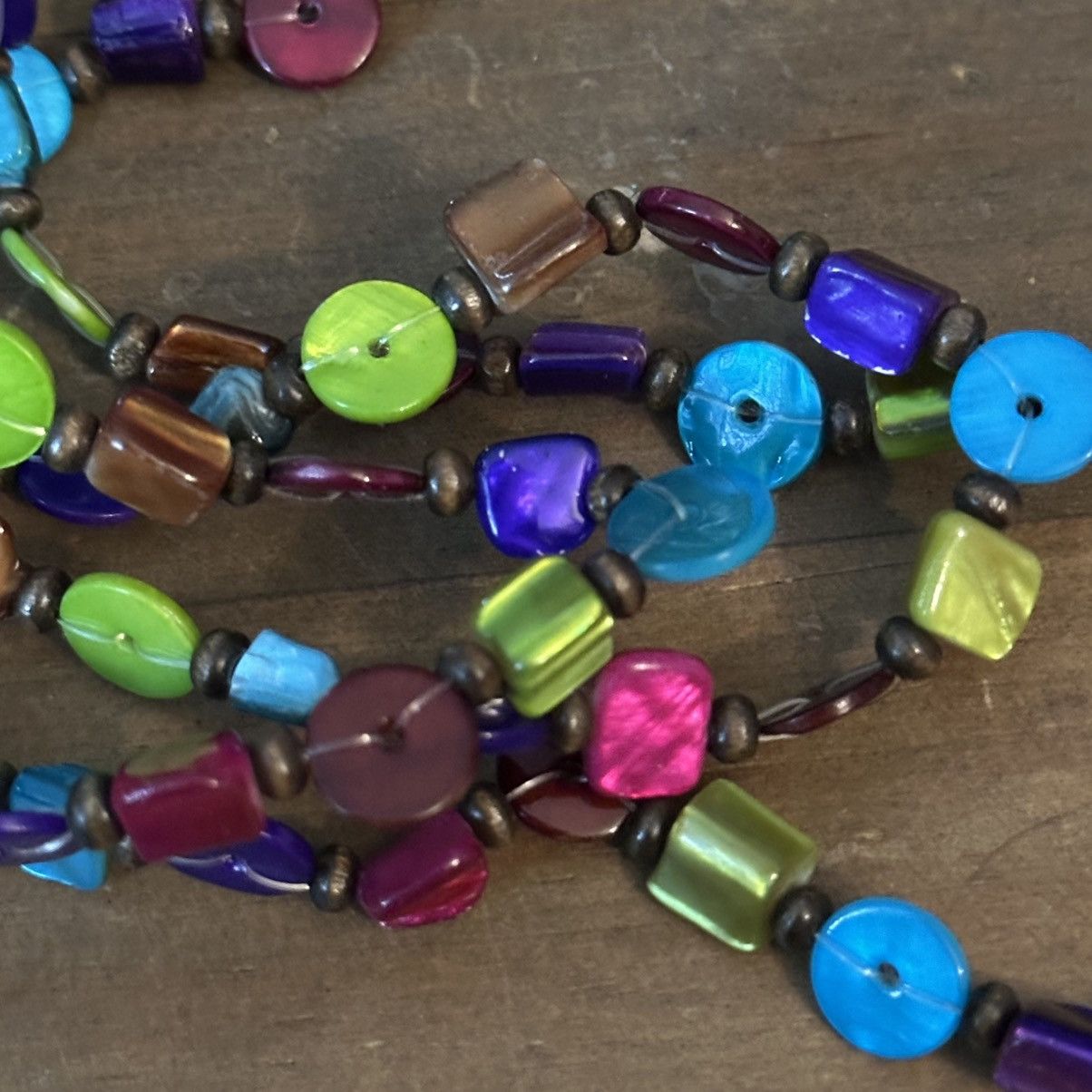 Other Layered triple strand multicolored dyed shell chip necklace Size ONE SIZE - 4 Thumbnail