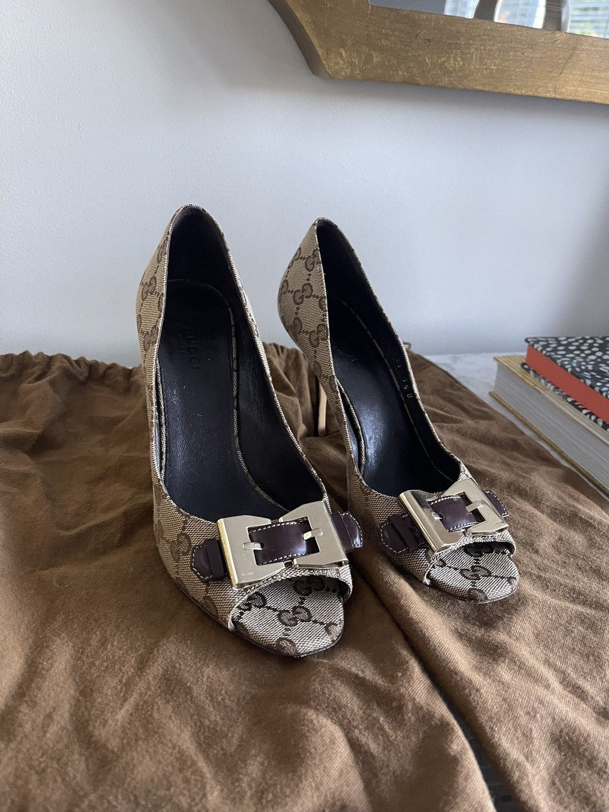 Gucci × Vintage Vintage Gucci Monogram Canvas Leather Heels Pumps Size US 7.5 / IT 37.5 - 1 Thumbnail
