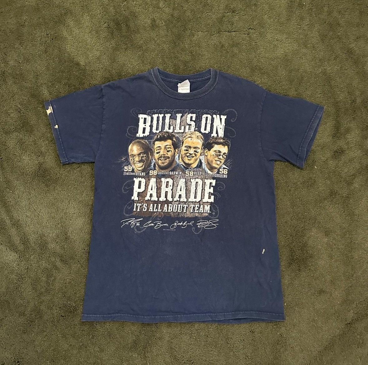 Gildan Vintage 2012 " Bulls On Parade" Gildan Tshirt Size US M / EU 48-50 / 2 - 1 Thumbnail
