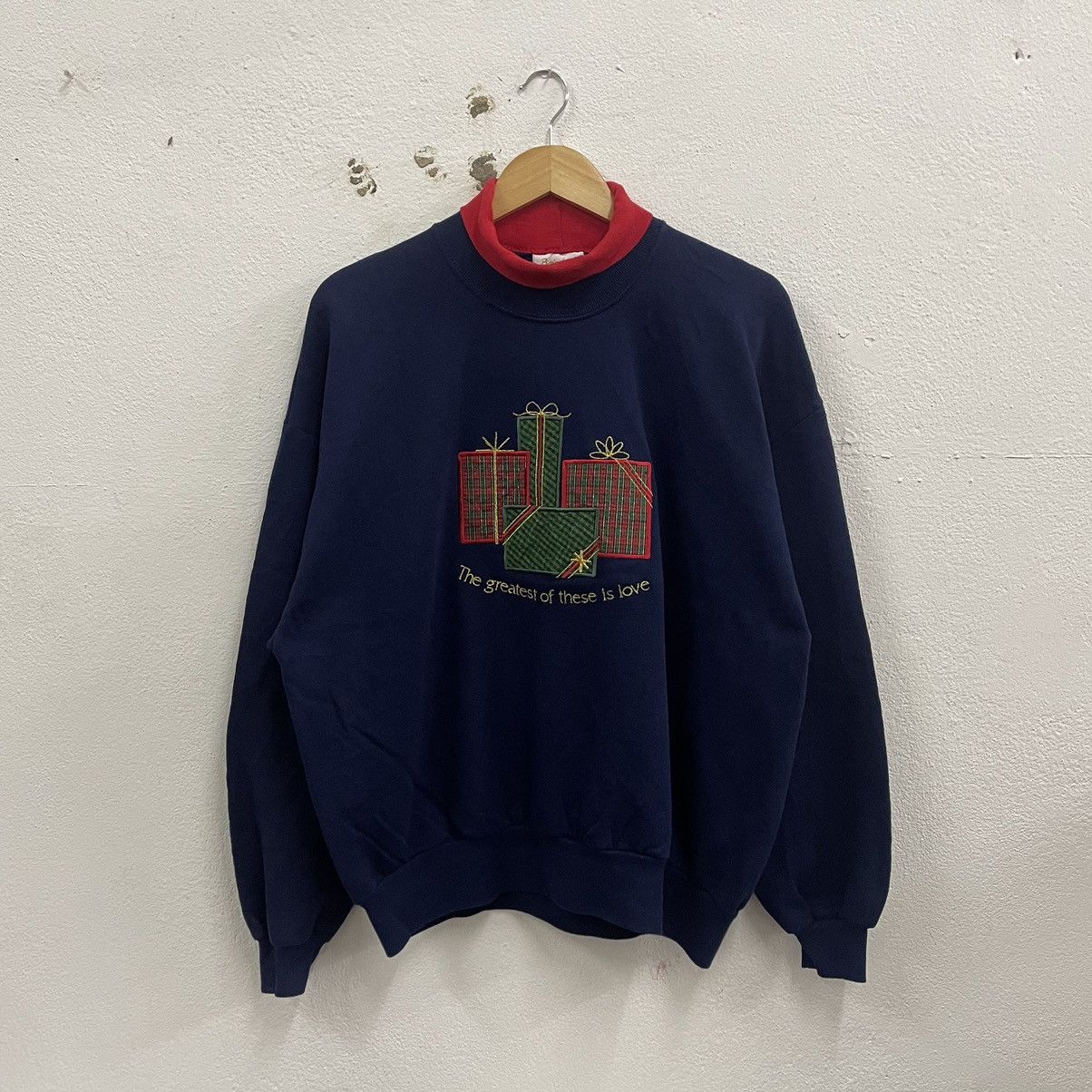 Vintage 🔥Vintage The Greatest Of These Love Gift Sweatshirts Size US L / EU 52-54 / 3 - 1 Thumbnail
