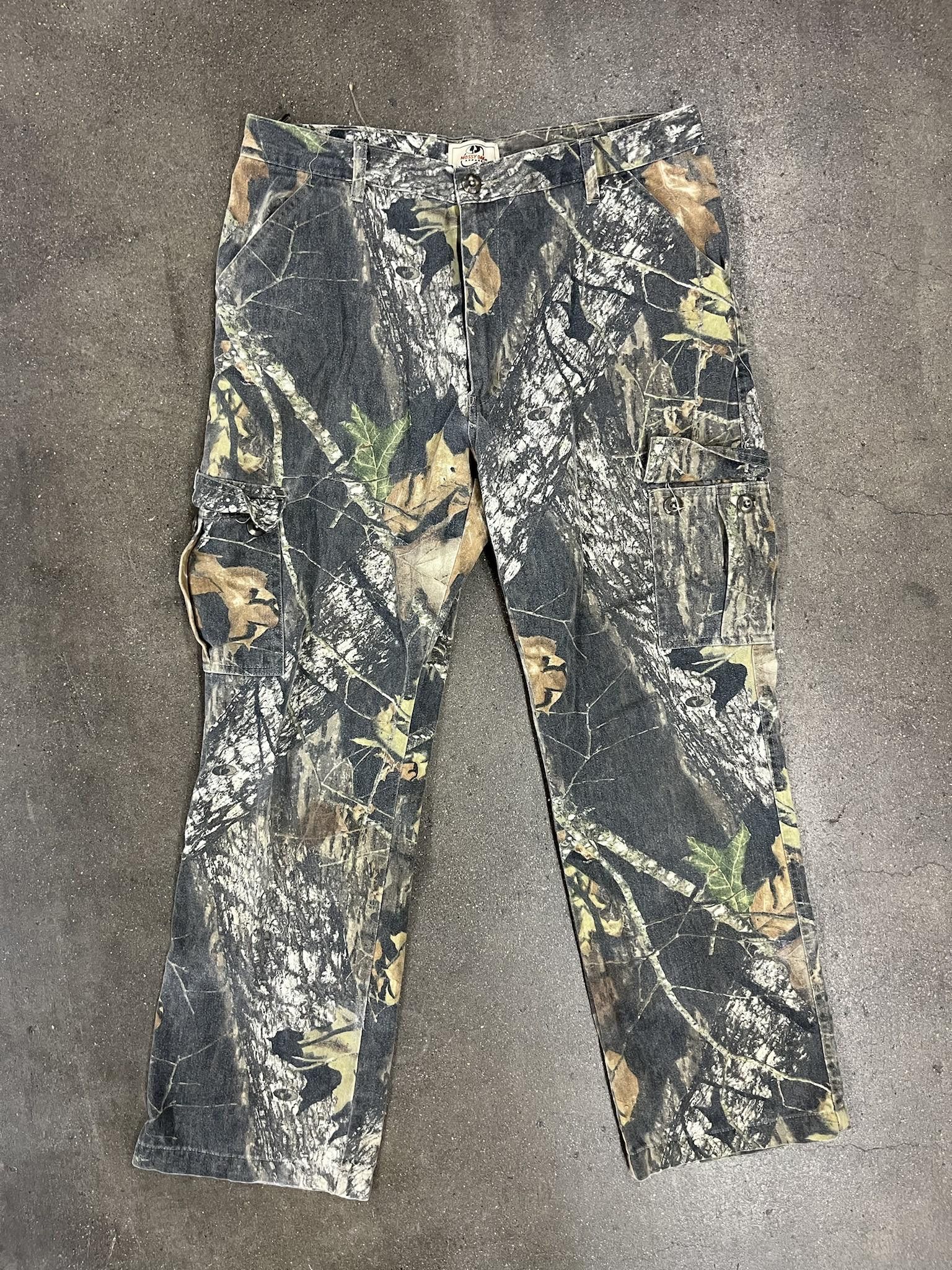 image of Mossy Oaks x Outdoor Life Mossy Oak Faded Real Tree Cargo Pants in Green, Men's (Size 34)