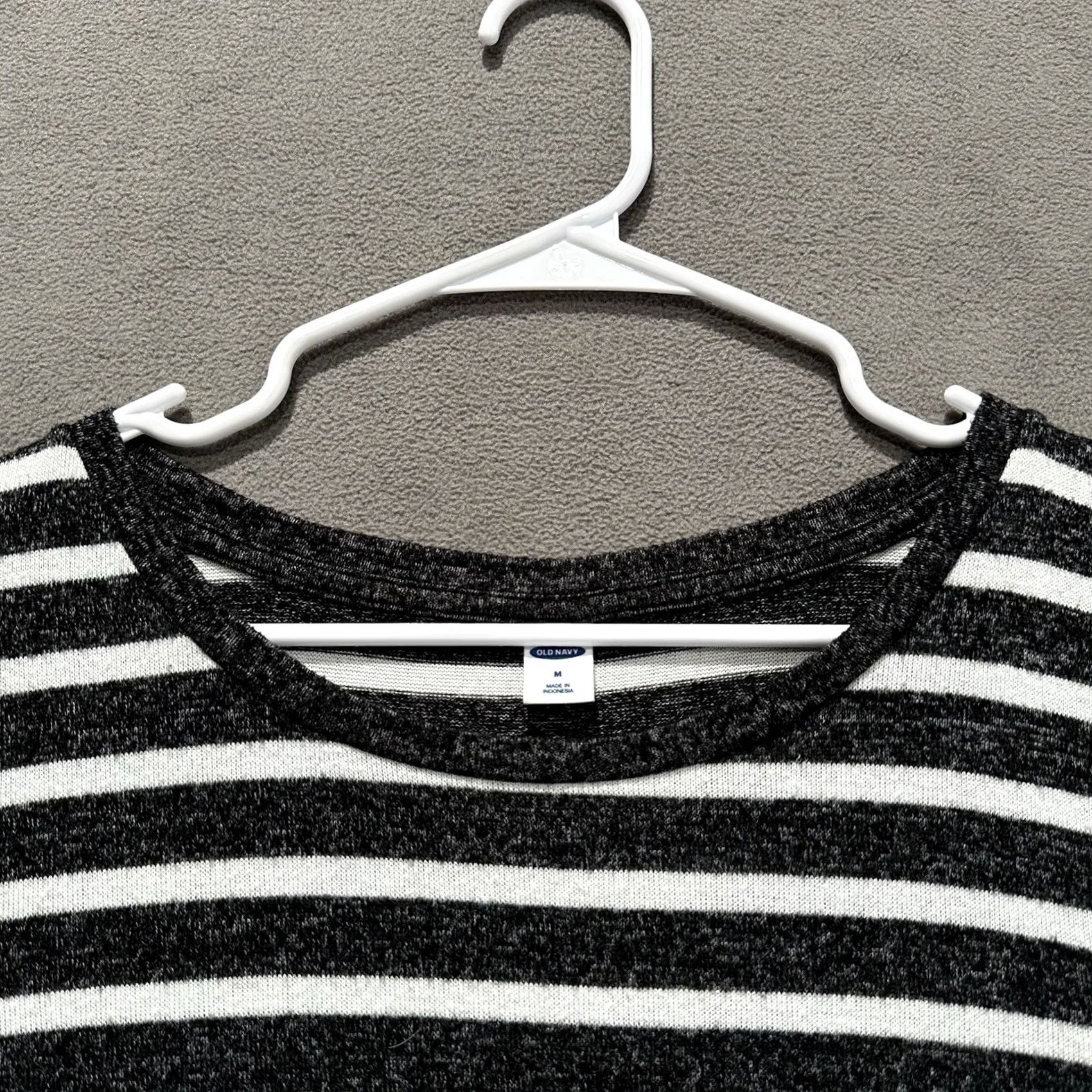 Old Navy Old Navy Shirt Womens M Black White Striped Relaxed Plush-Knit Tee Rayon Blend Size M / US 6-8 / IT 42-44 - 3 Thumbnail